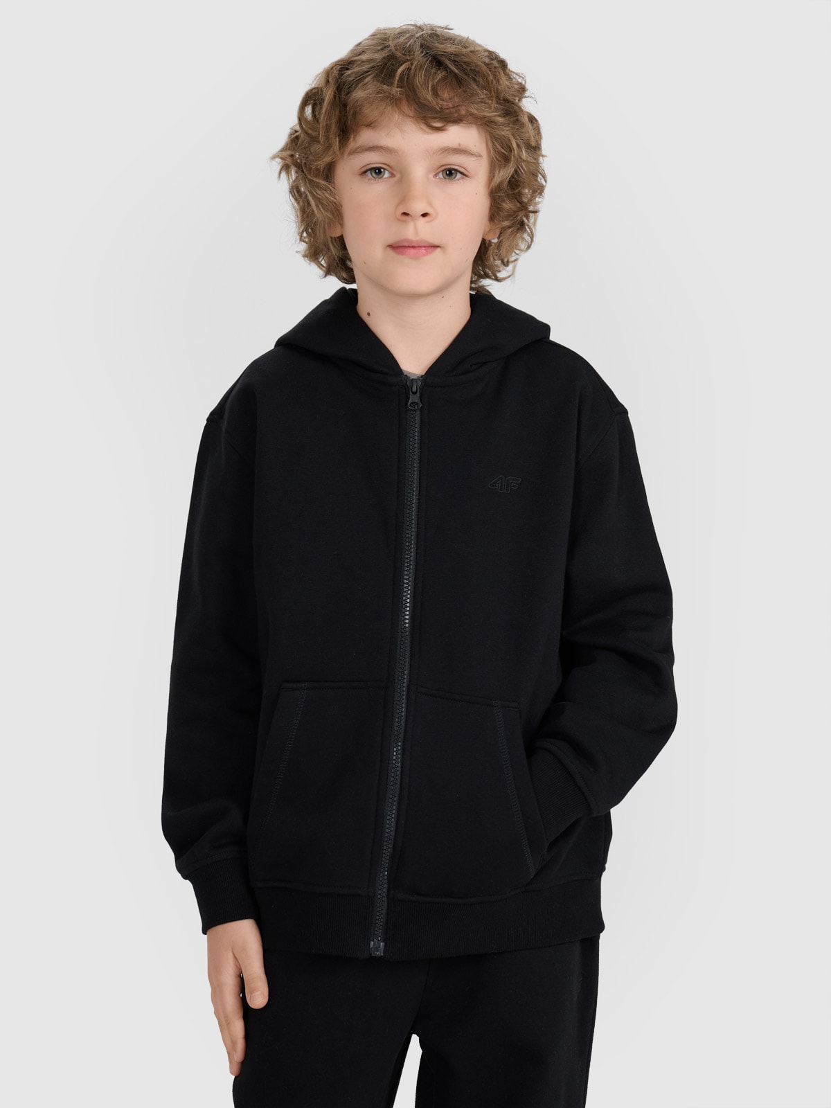 4F Bluza dresowa rozpinana z kapturem chłopięca - czarna 128 (7-8 lat)