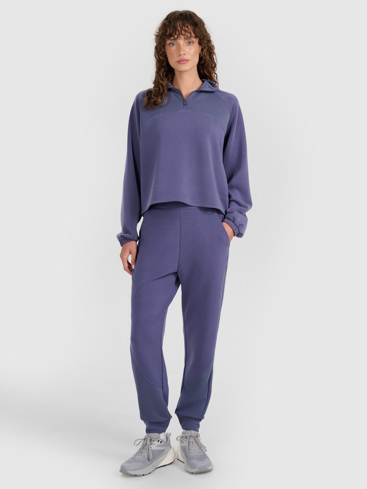 4F Spodnie dresowe joggery z modalem damskie - granatowe XL