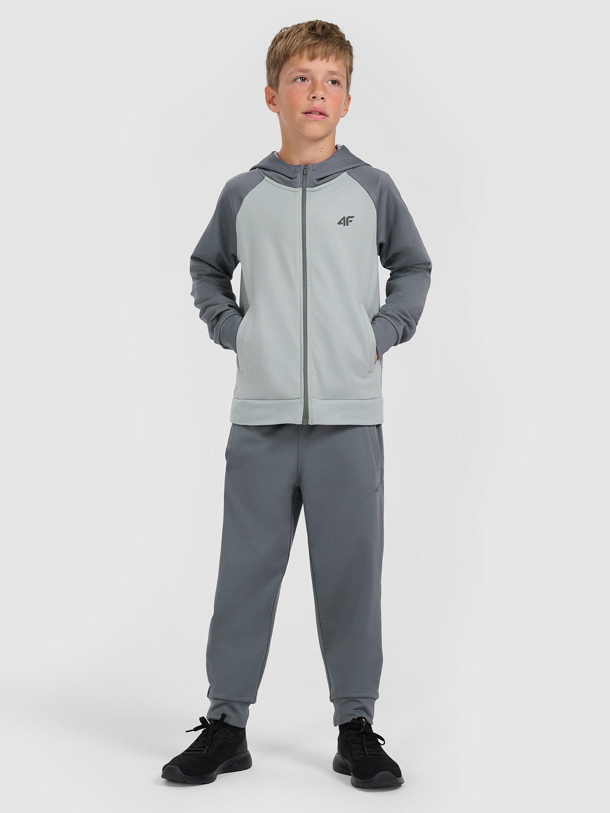4F Spodnie sportowe szybkoschnące joggery chłopięce - szare 134/140 (8-10 lat)