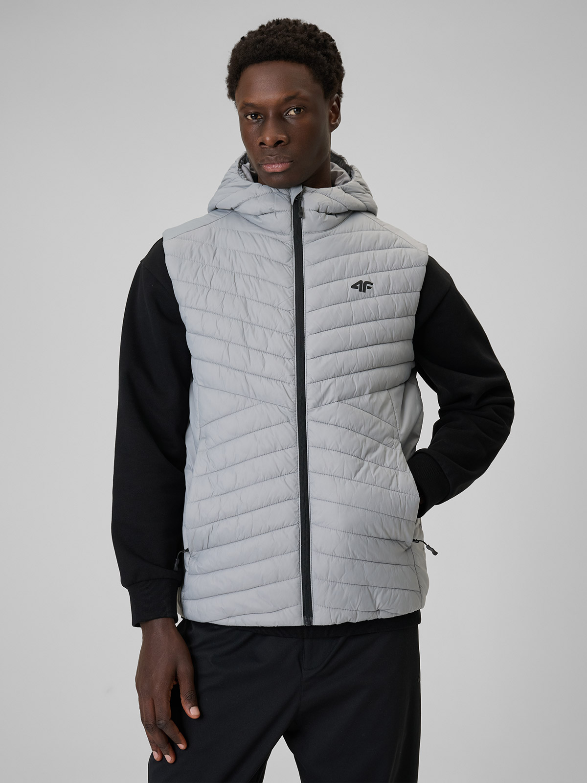 4F Bezrękawnik z wypełnieniem syntetycznym męski - szary M