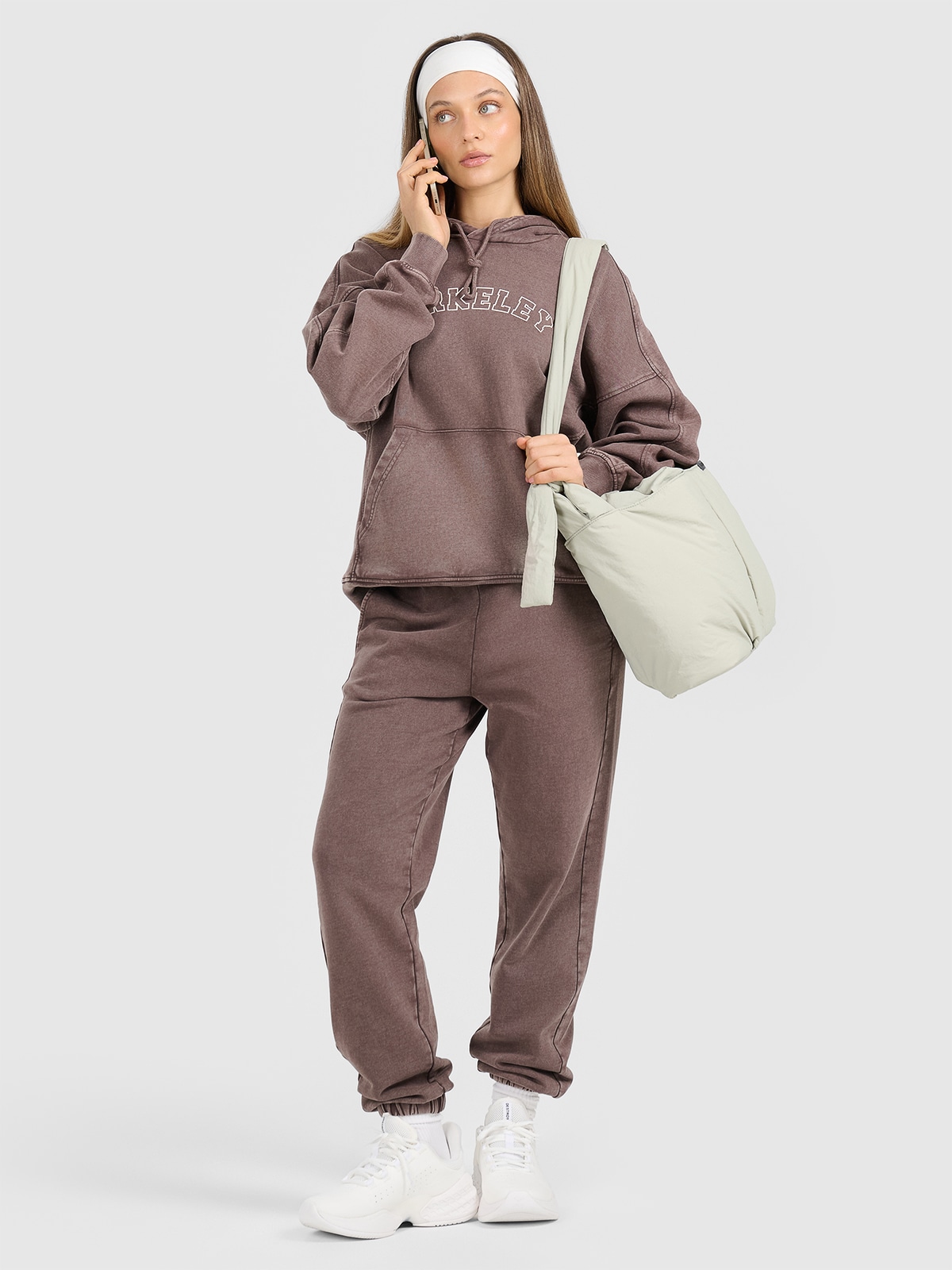 4F Spodnie dresowe joggery damskie - brązowe S