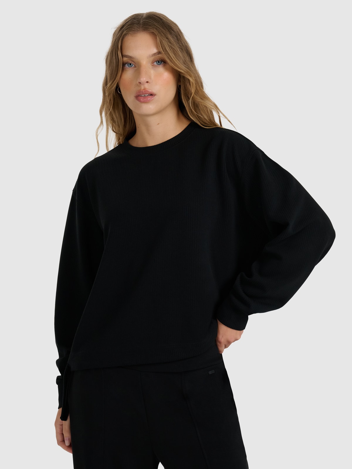 4F Bluza dresowa nierozpinana z modalem damska - czarna L