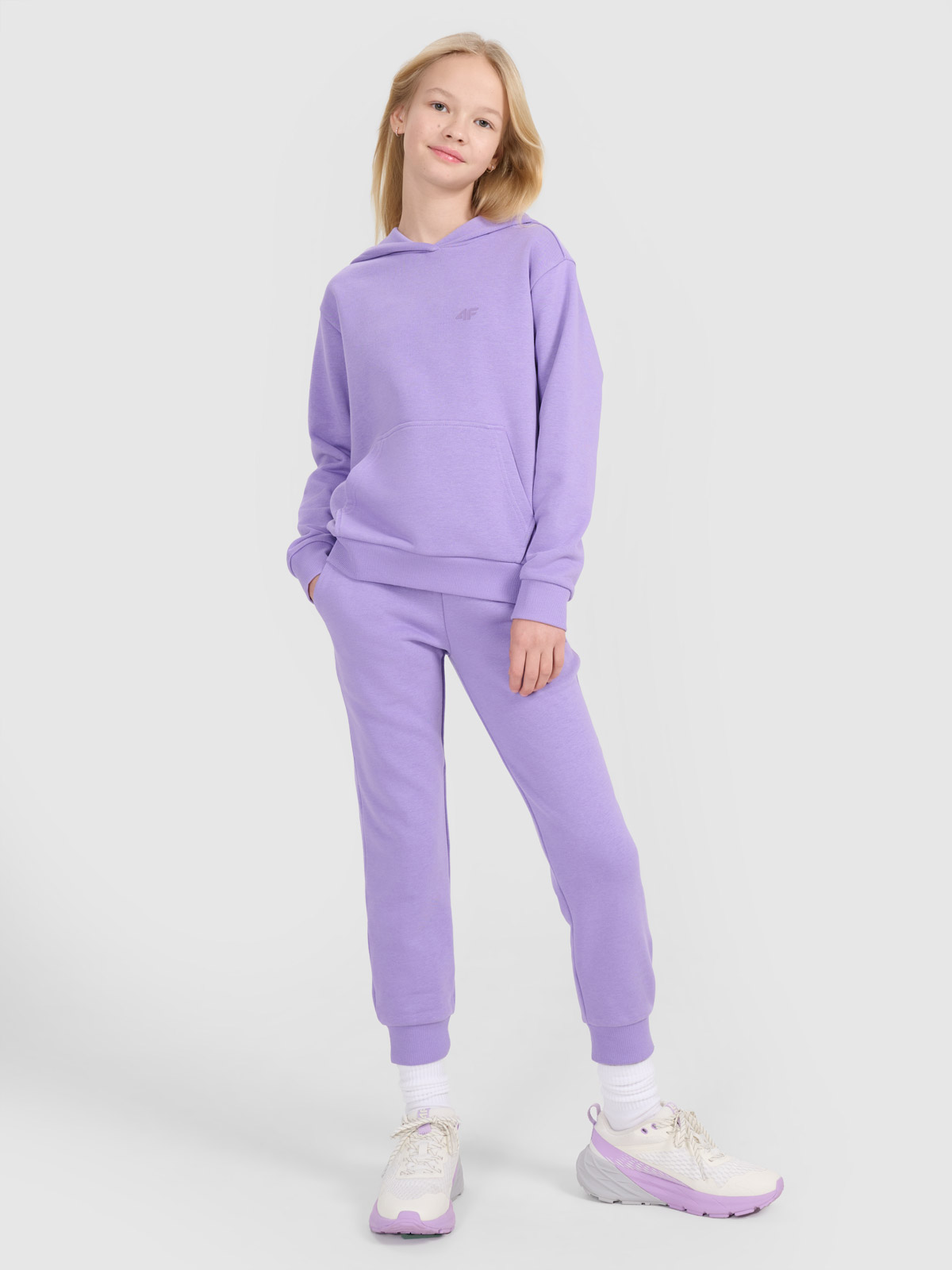 4F Spodnie dresowe joggery dziewczęce - fioletowe 134 (8-9 lat)