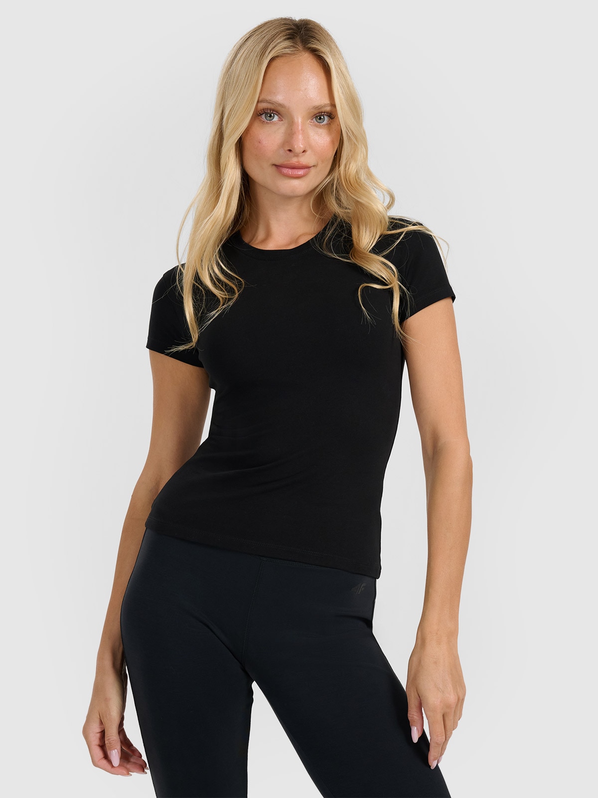 4F T-shirt slim gładki damski - czarny L