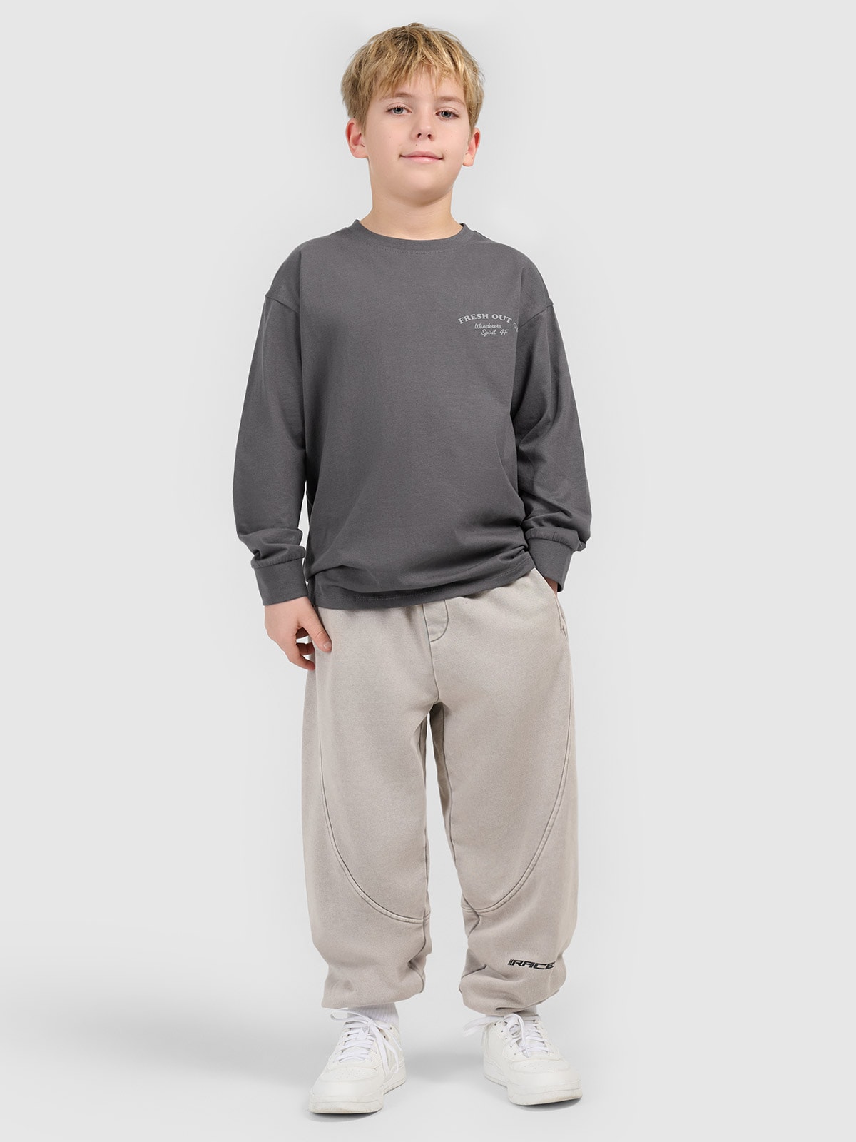 4F Longsleeve loose z nadrukiem chłopięcy - szary 122 (6-7 lat)