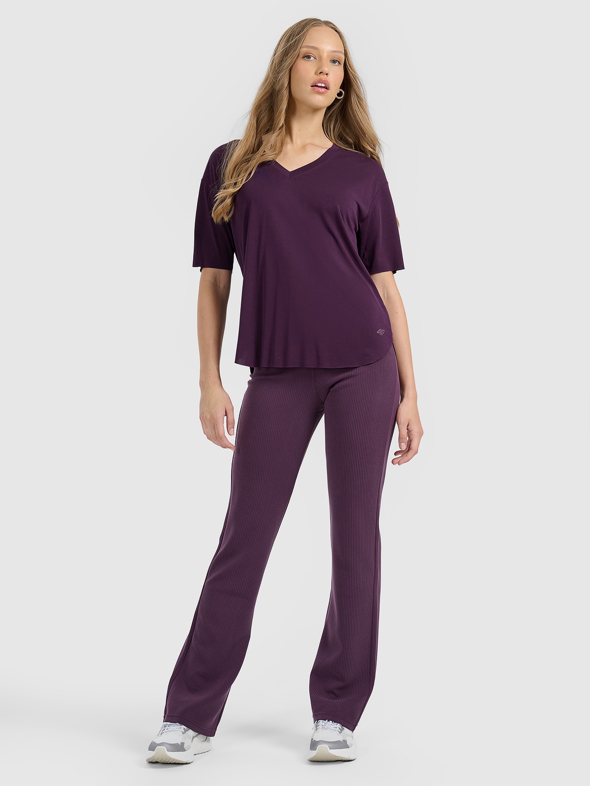 4F Spodnie dresowe z prostymi nogawkami z modalem damskie - fioletowe XS