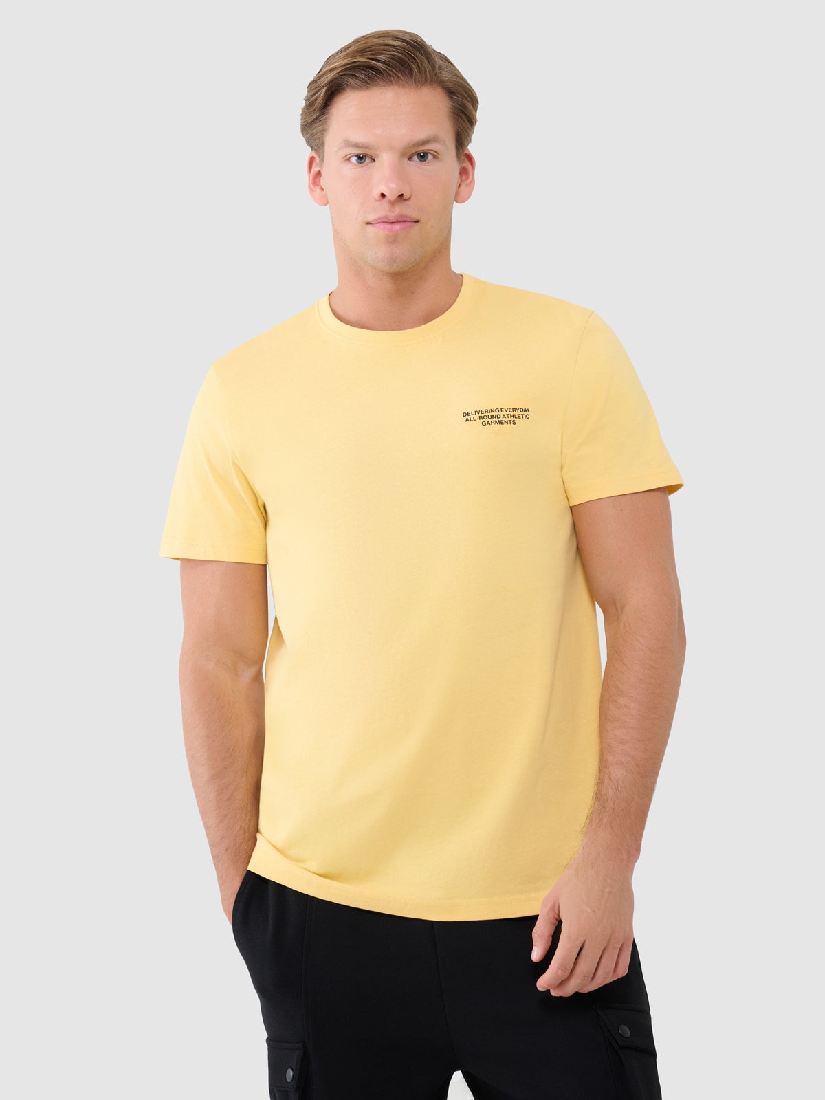 4F T-shirt regular z nadrukiem męski - żółty XXL