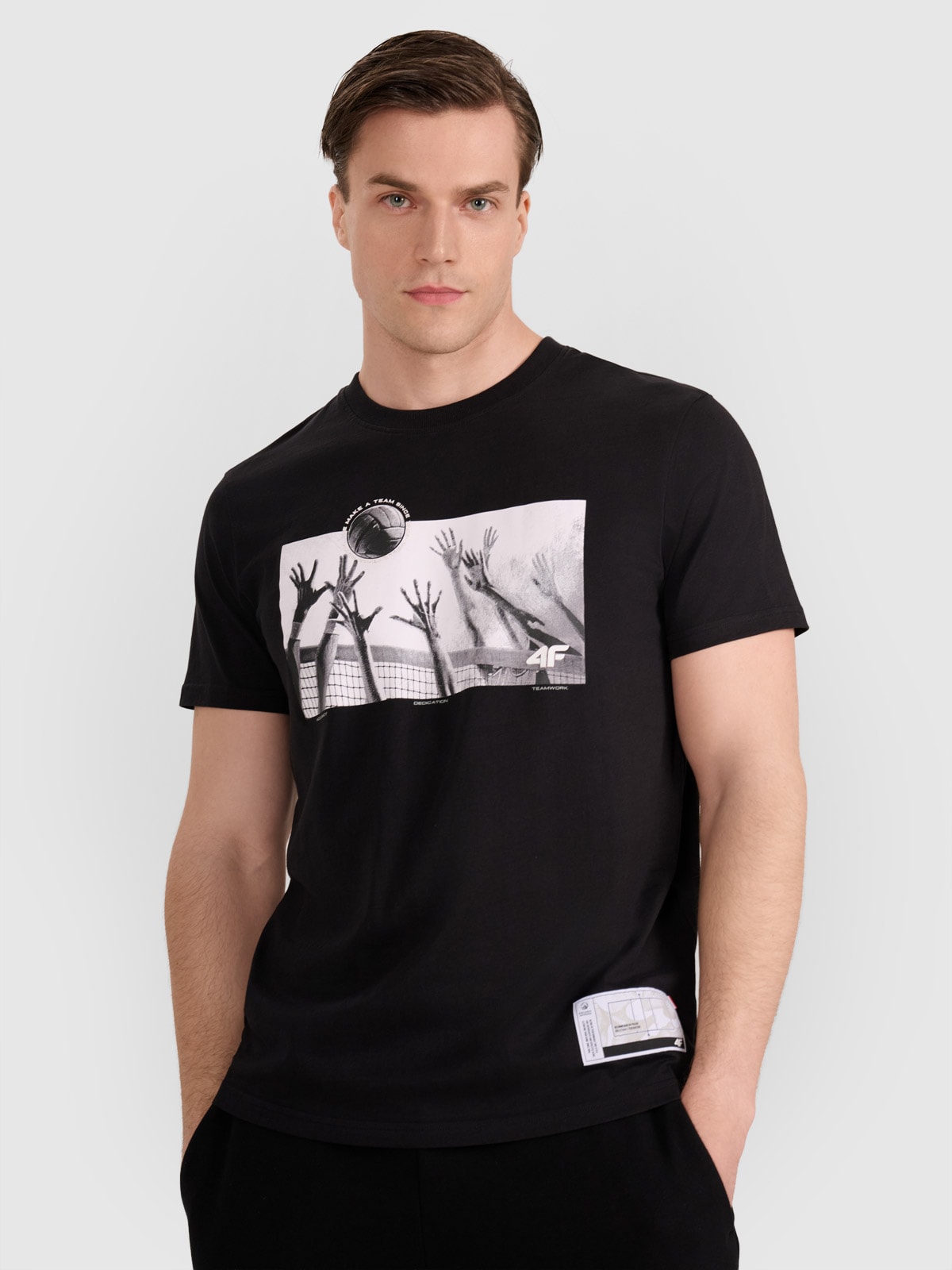 4F T-shirt regular z nadrukiem siatkarskim męski - czarny XXL
