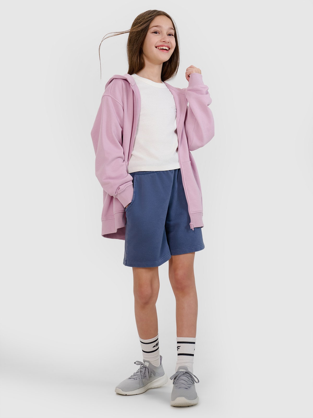 4F Spodenki dresowe dziewczęce - granatowe 122 (6-7 lat)