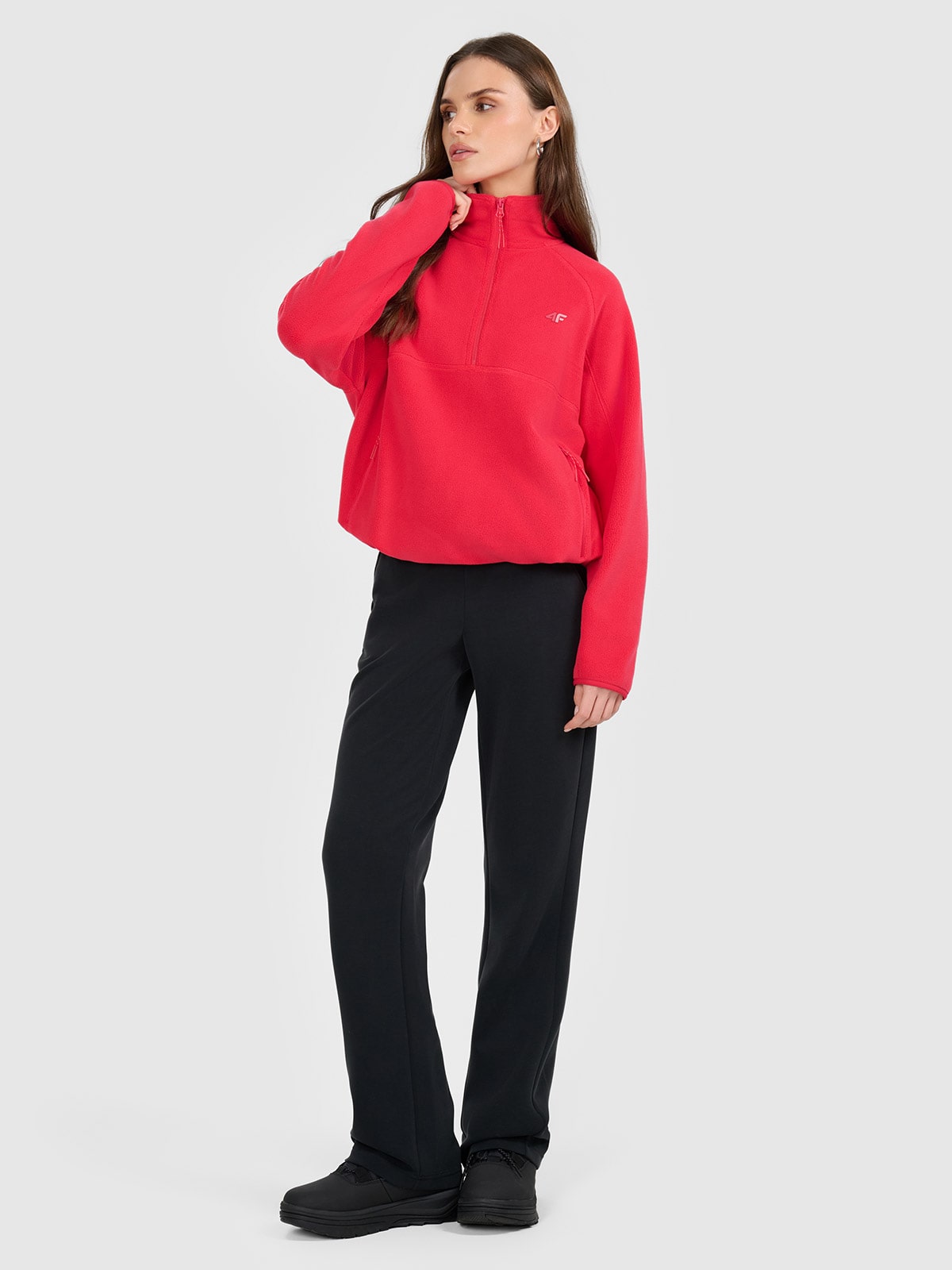 4F Spodnie dresowe z modalem damskie - czarne L