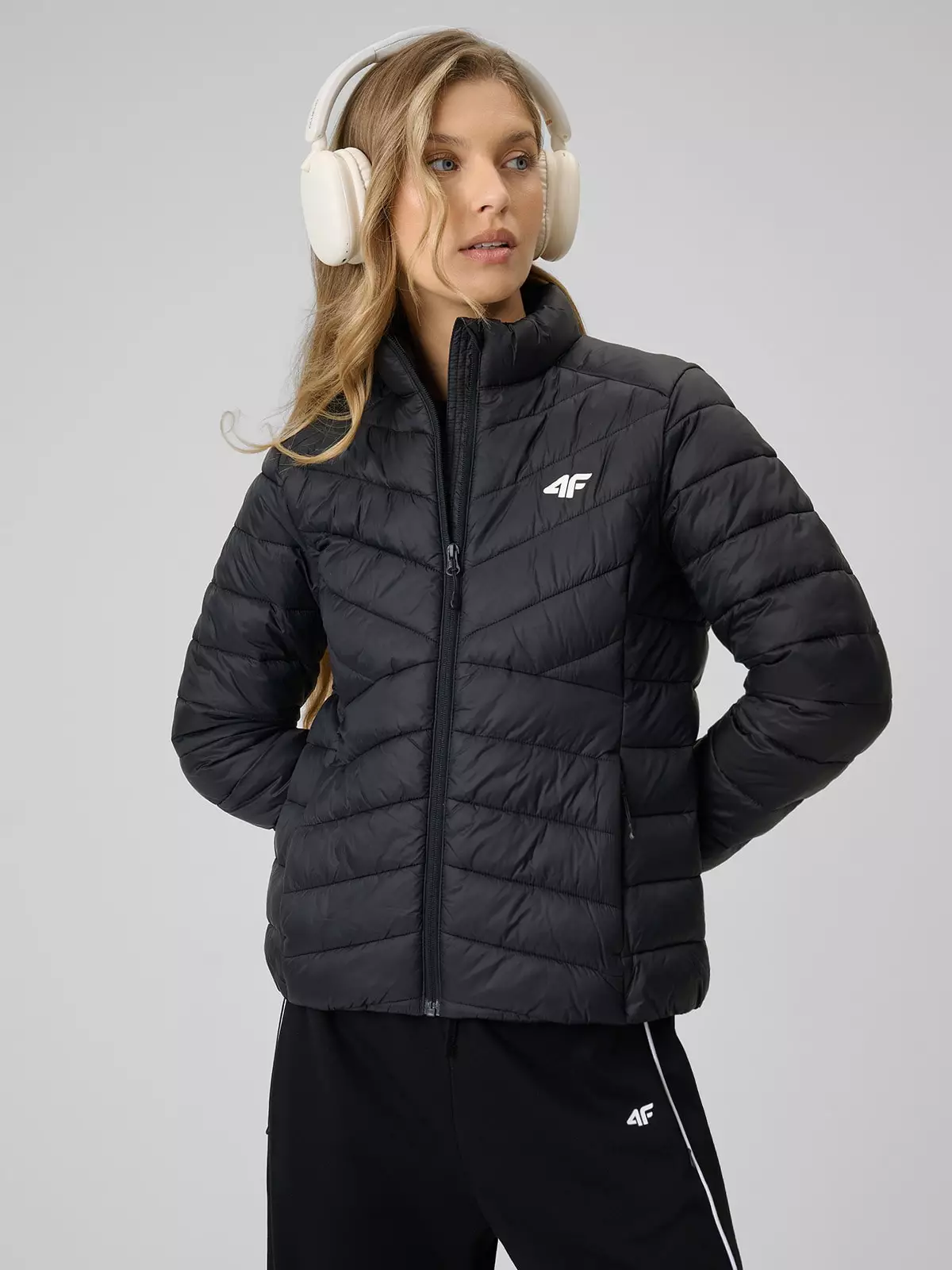 4F Kurtka z wypełnieniem syntetycznym damska - czarna L