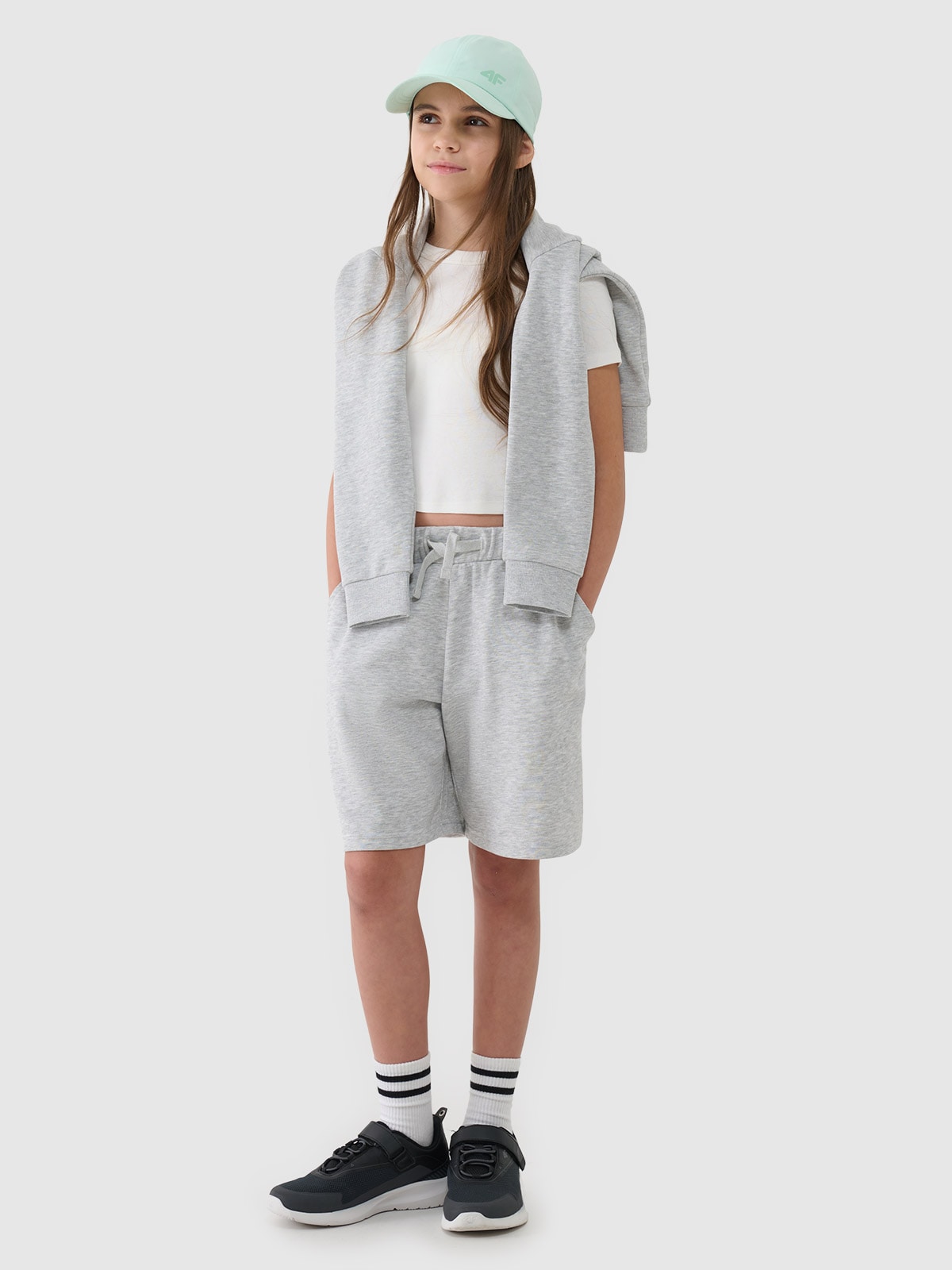 4F Spodenki dresowe dziewczęce - szare 128 (7-8 lat)