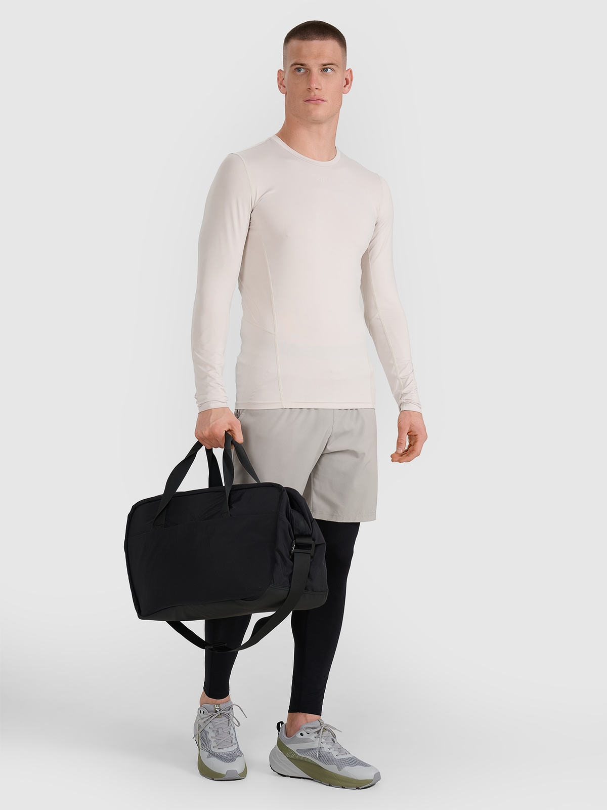 4F Torba treningowa (28 L) - czarna Uniwersalny