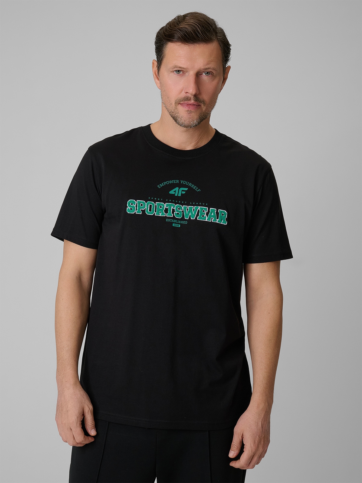 4F T-shirt regular z nadrukiem męski - czarny S