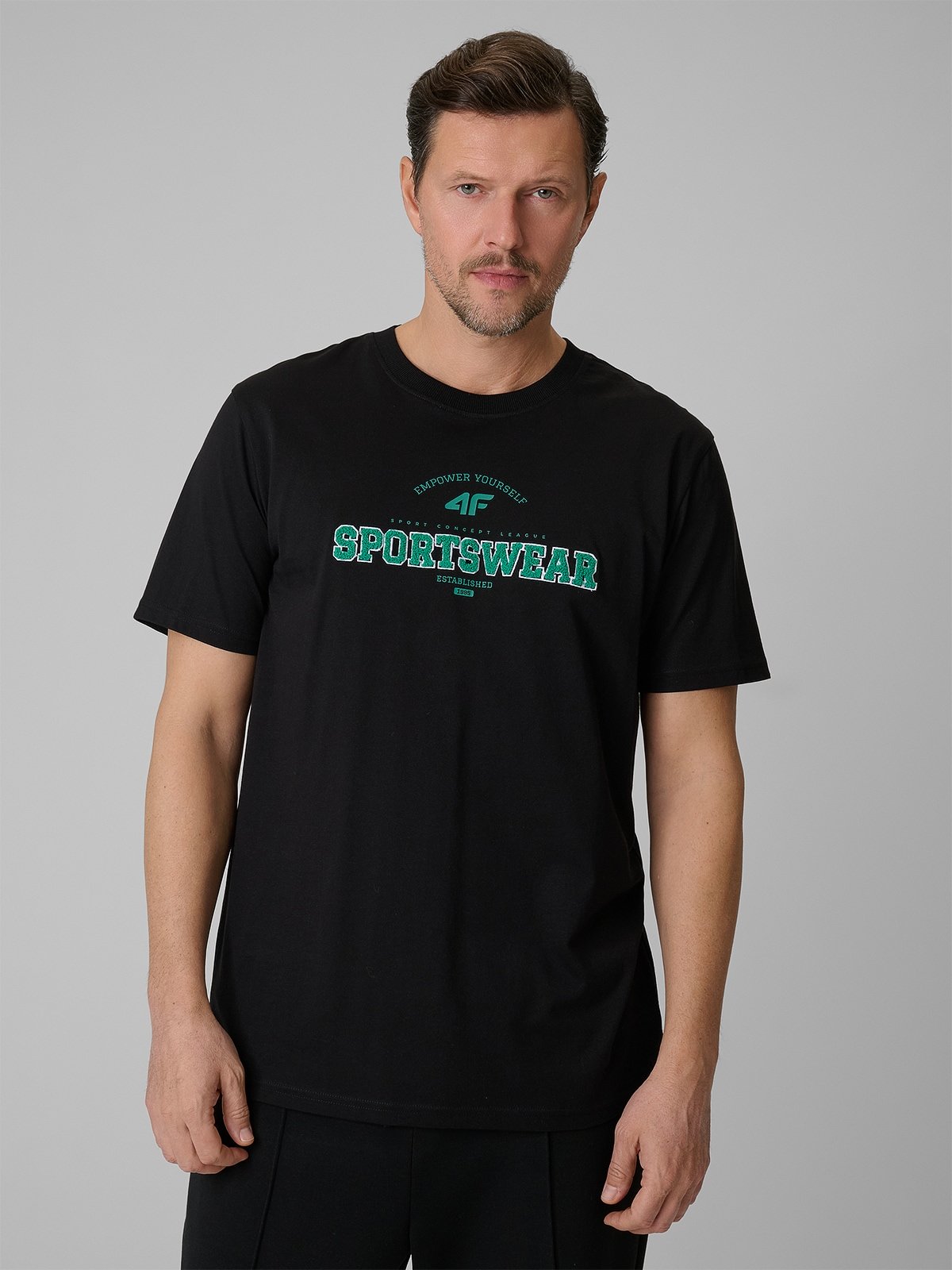 4F T-shirt regular z nadrukiem męski - czarny S