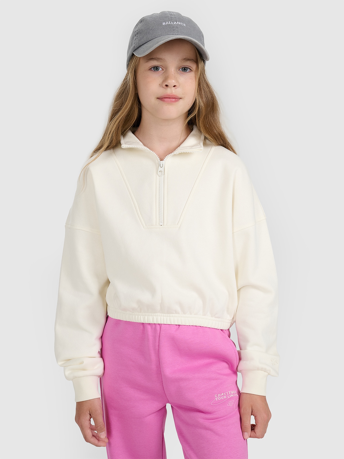 4F Bluza dresowa nierozpinana bez kaptura dziewczęca - biała 152 (11-12 lat)