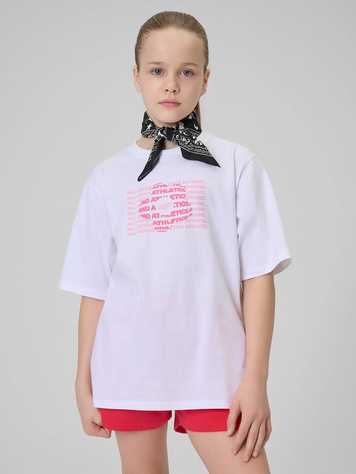 4F T-shirt loose z nadrukiem dziewczęcy - biały 122 (6-7 lat)