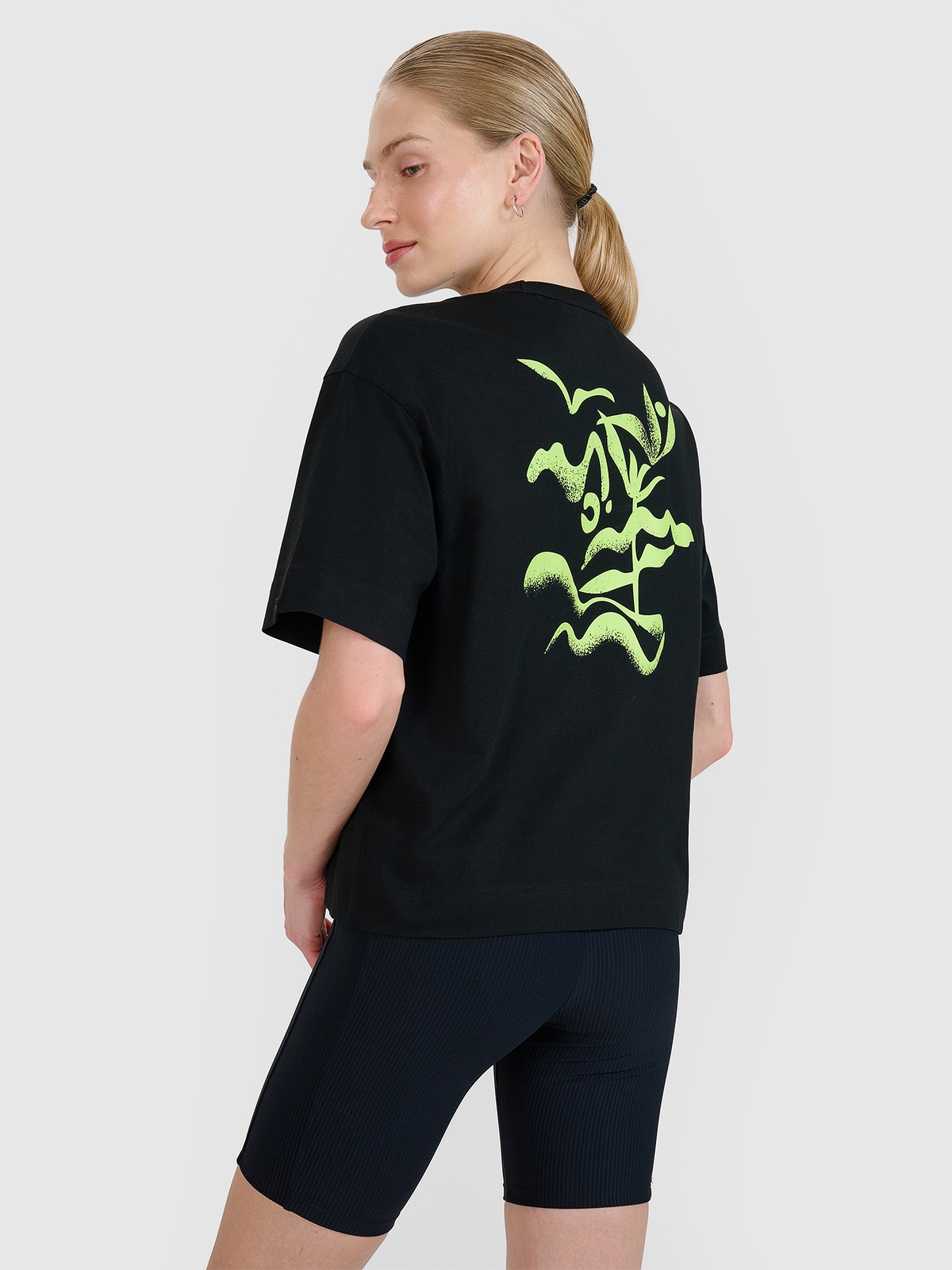 4F T-shirt regular z nadrukiem damski - czarny XS