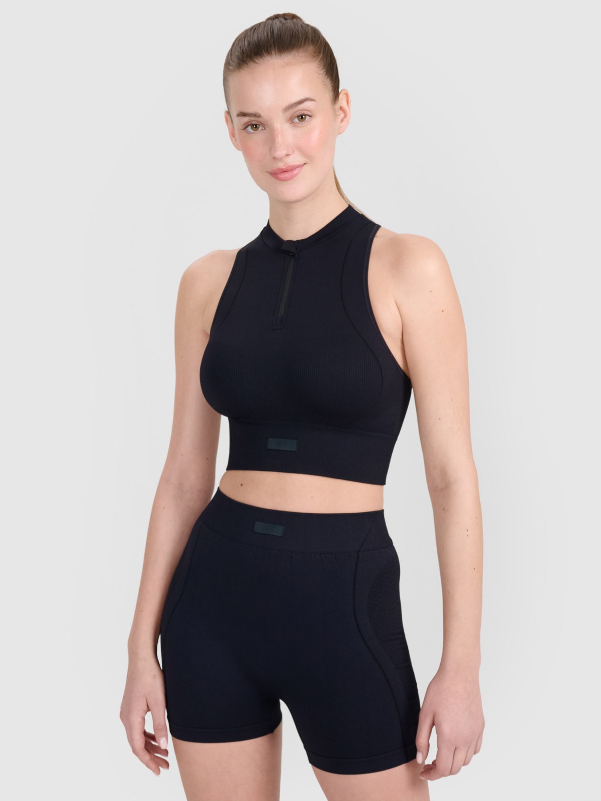 4F Crop-top treningowy slim bezszwowy damski - czarny M/L
