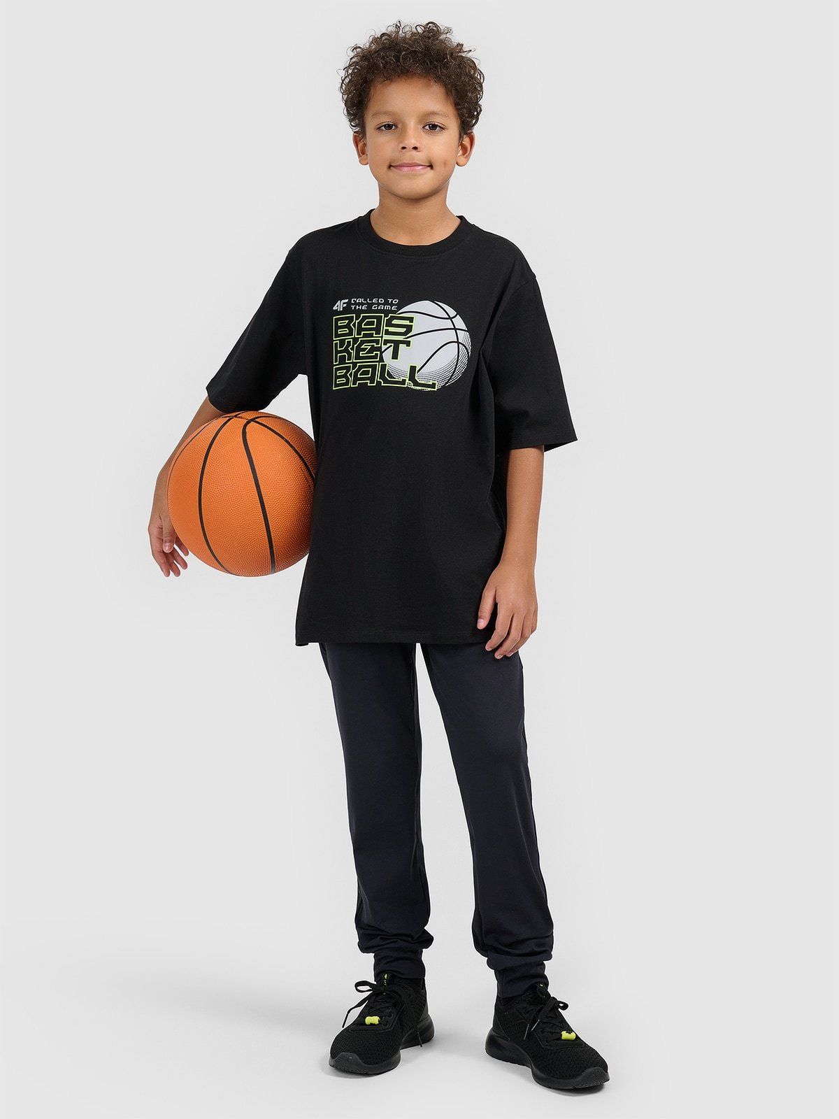 4F T-shirt loose z nadrukiem chłopięcy - czarny 134/140 (8-10 lat)