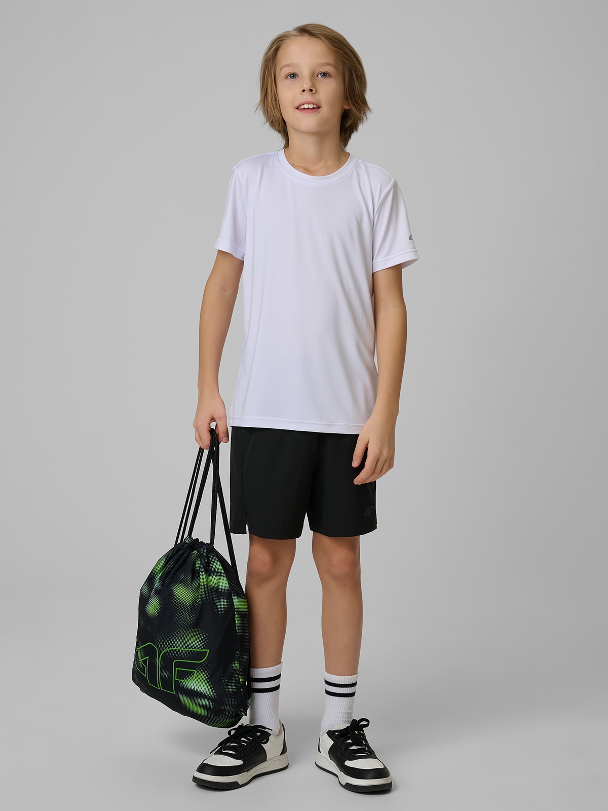 4F Komplet sportowy na WF (koszulka+spodenki+worek) chłopięcy - czarny 122/128 (6-8 lat)