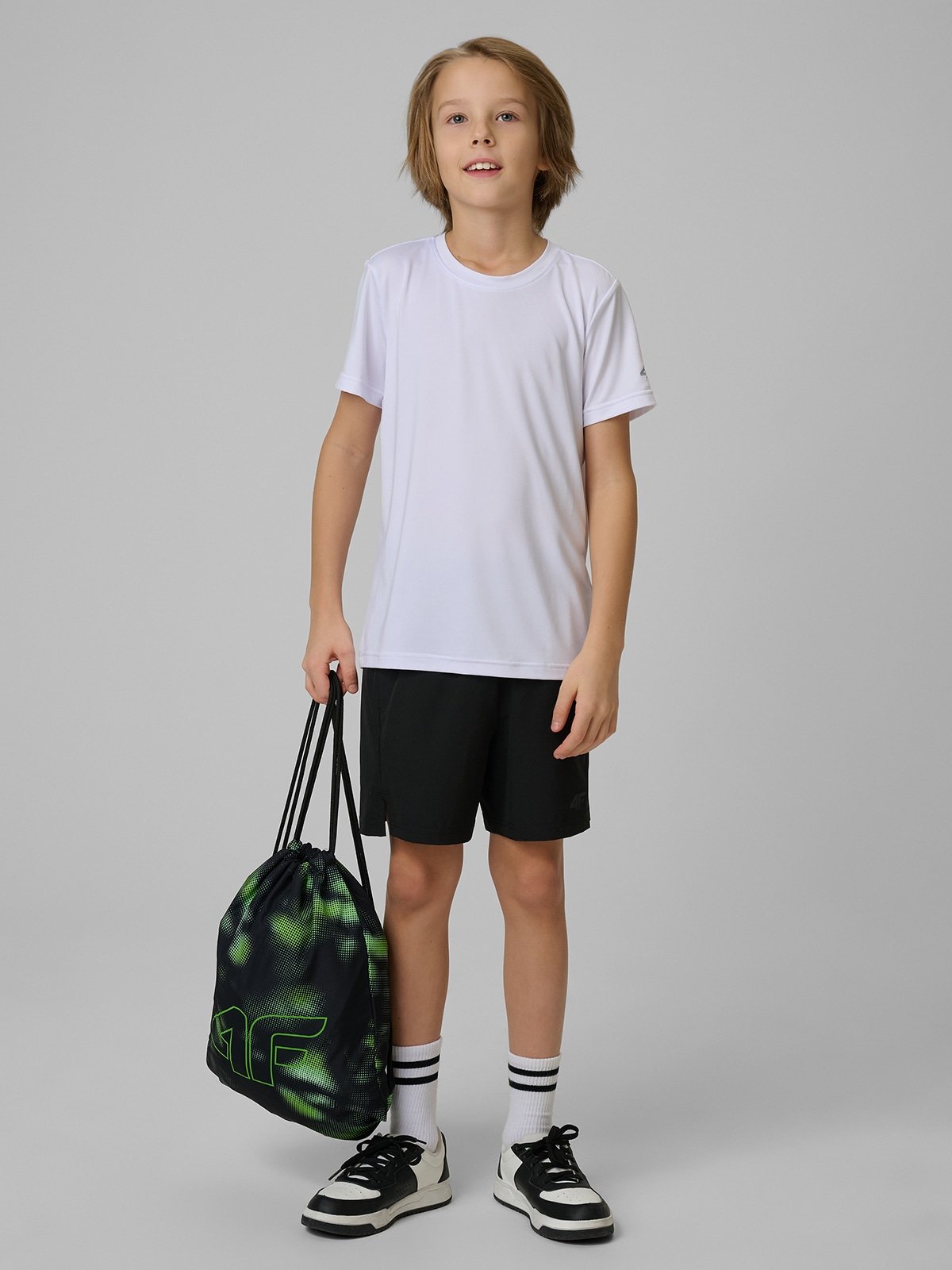 4F Komplet sportowy na WF (koszulka+spodenki+worek) chłopięcy - czarny 122/128 (6-8 lat)