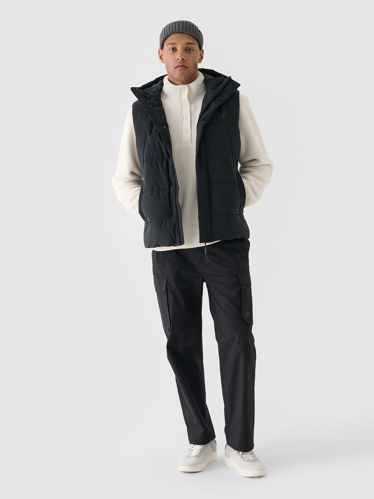 4F Spodnie casual cargo męskie - czarne M