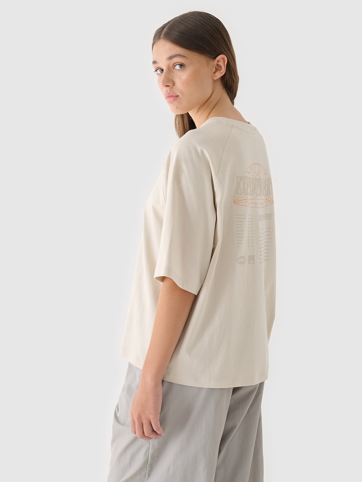 4F T-shirt oversize z nadrukiem damski - beżowy L