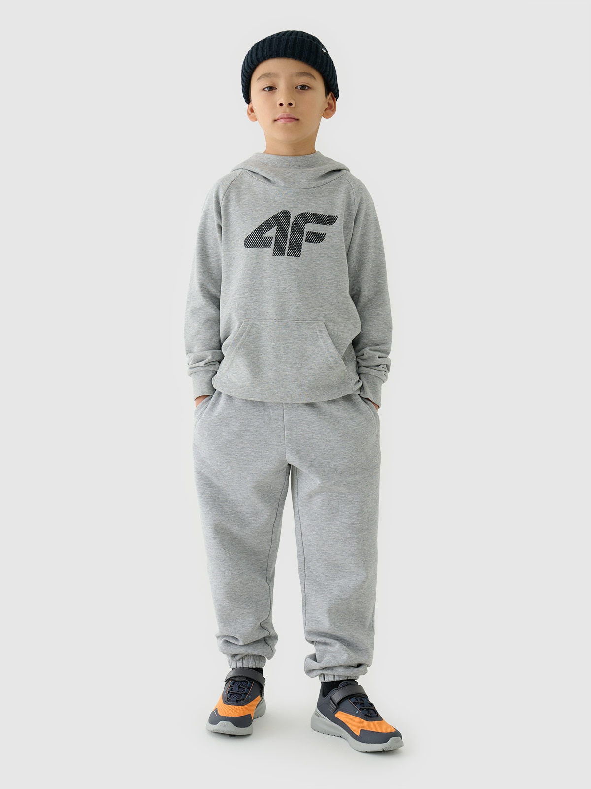 4F Spodnie dresowe joggery chłopięce - szare 122 (6-7 lat)
