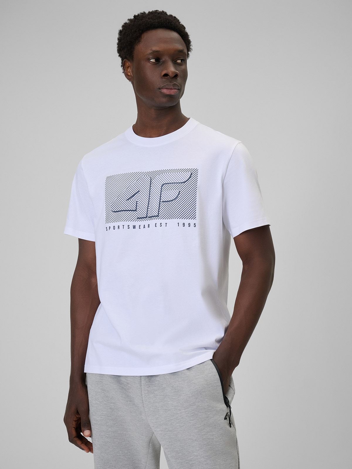 4F T-shirt regular z nadrukiem męski - biały S