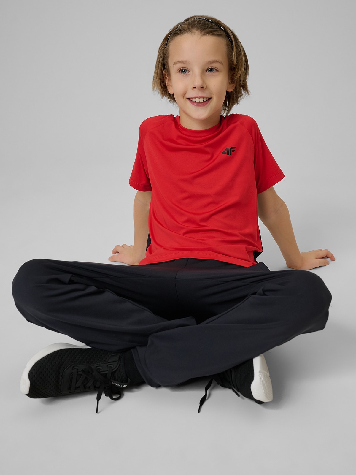 4F Spodnie sportowe szybkoschnące chłopięce - czarne 122/128 (6-8 lat)