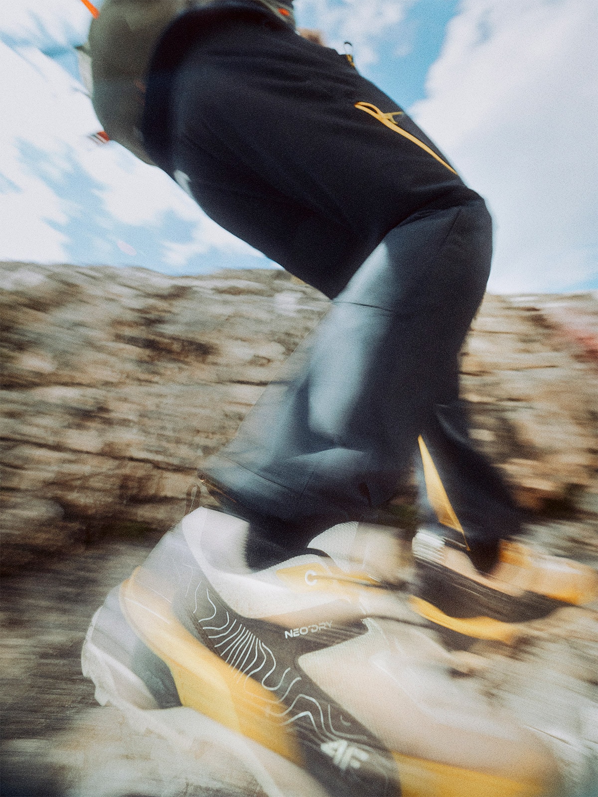 4F Niskie buty trekkingowe męskie - żółte 43