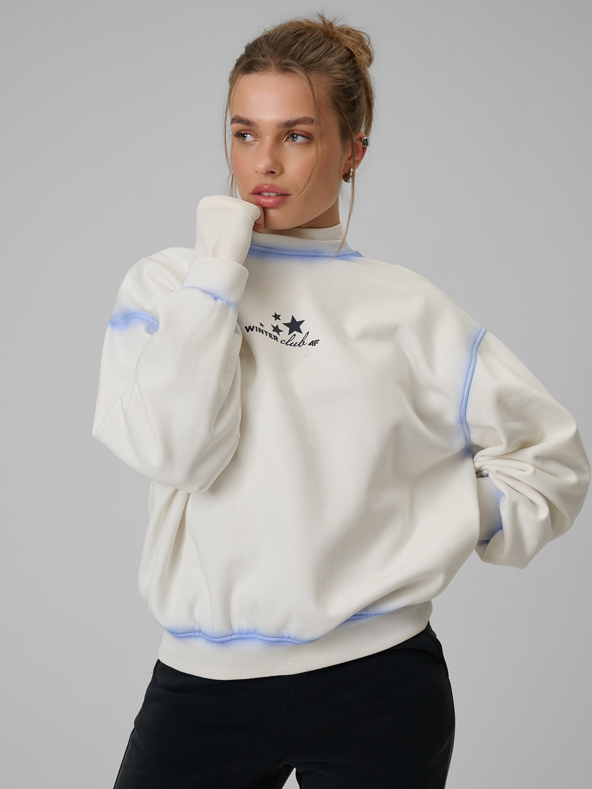 4F Bluza dresowa regular bez kaptura damska - biała M