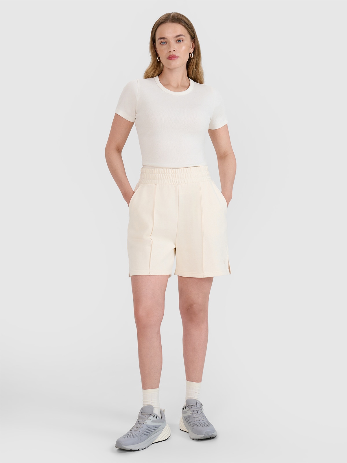 4F Spodenki dresowe damskie - białe S