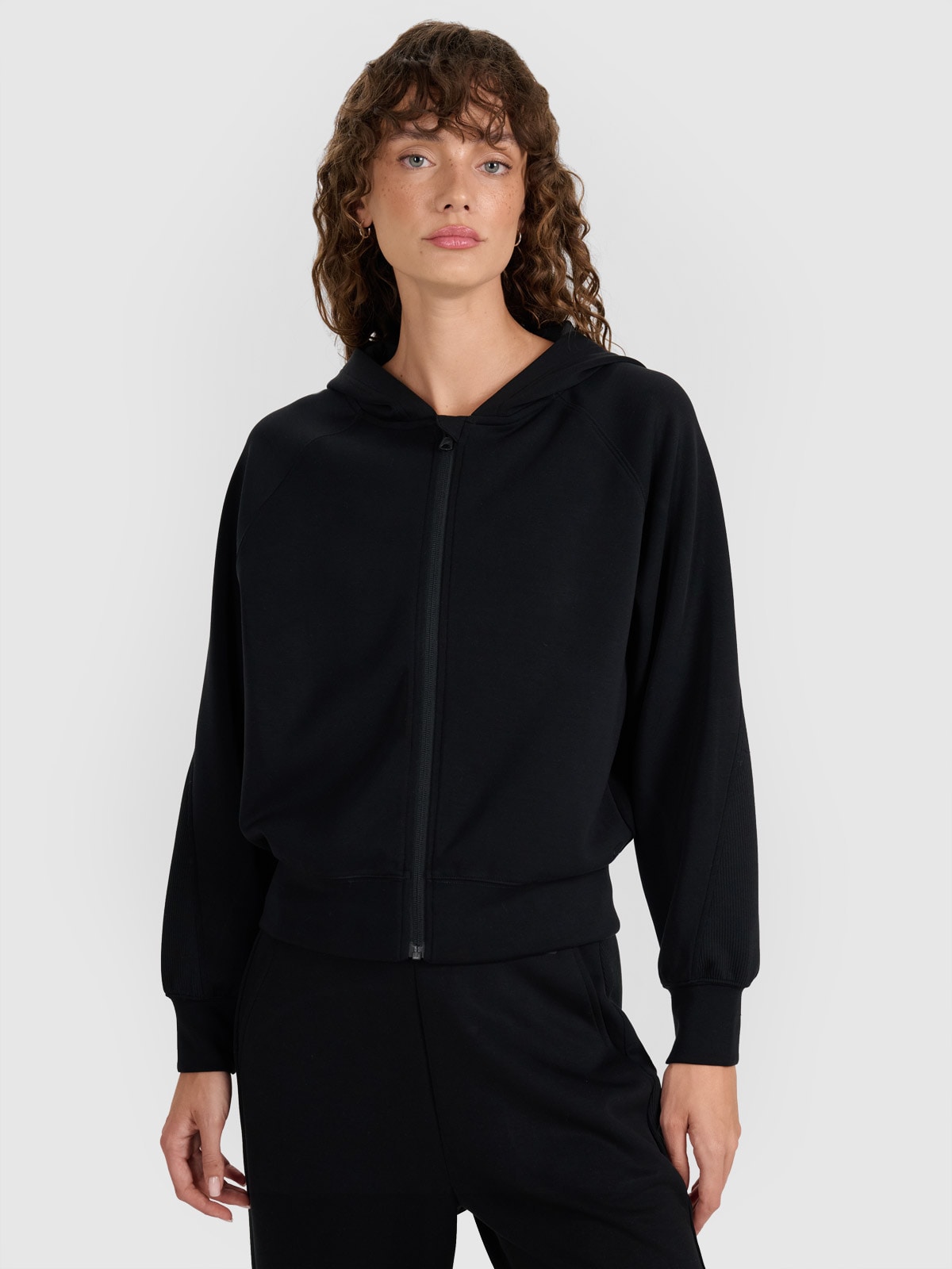 4F Bluza dresowa rozpinana z modalem damska - czarna XS