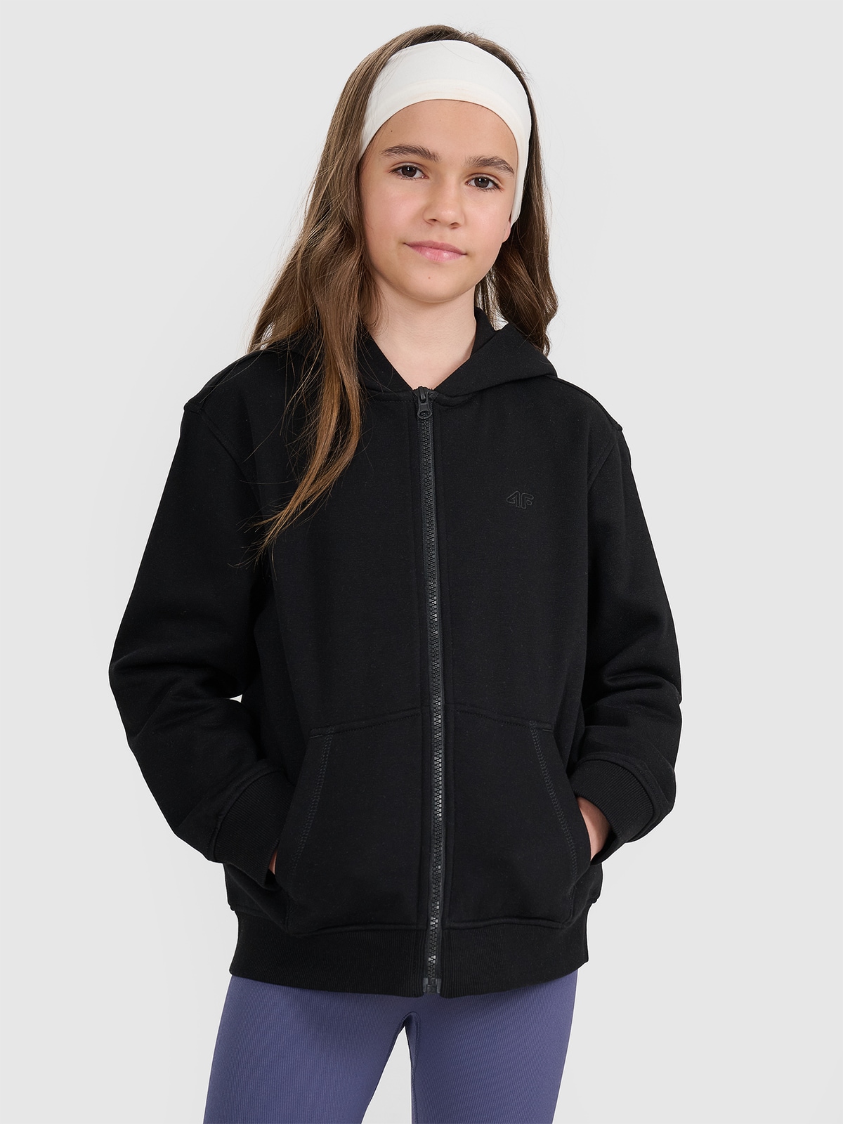4F Bluza dresowa rozpinana z kapturem dziewczęca - czarna 122 (6-7 lat)