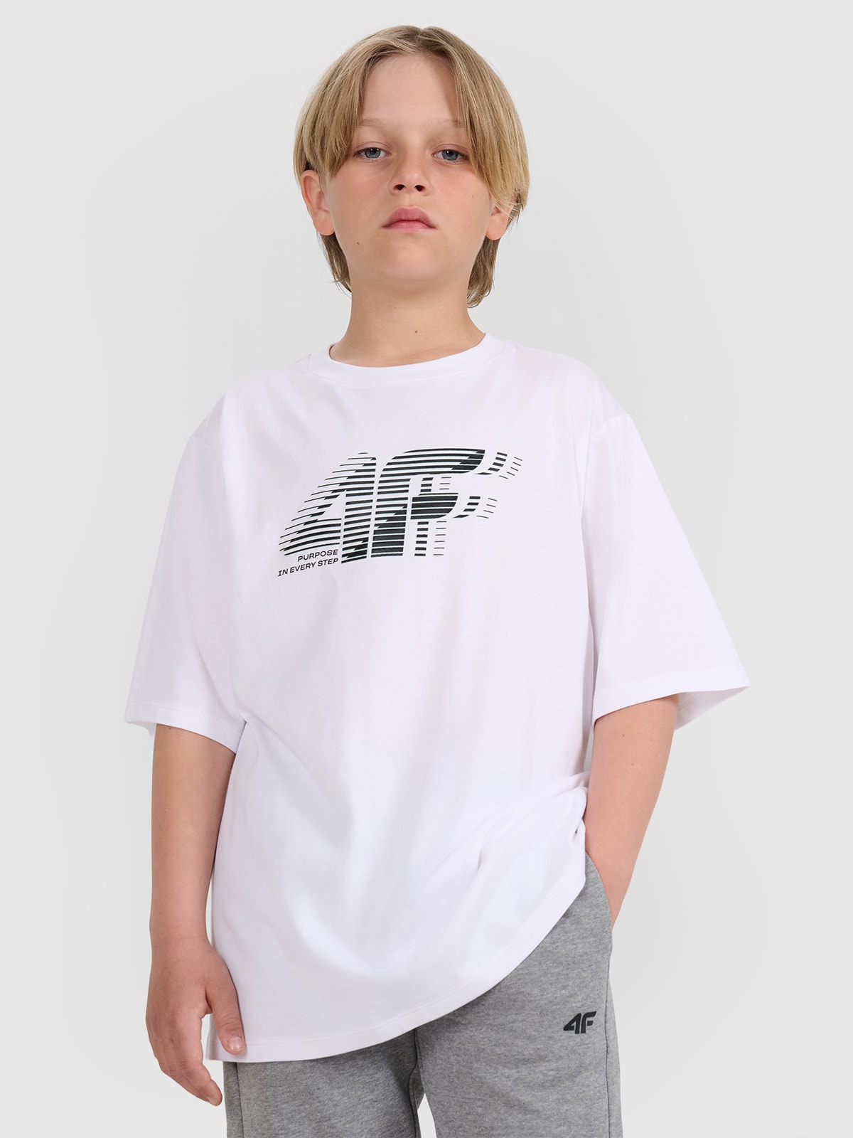 4F T-shirt oversize z nadrukiem chłopięcy - biały 122 (6-7 lat)