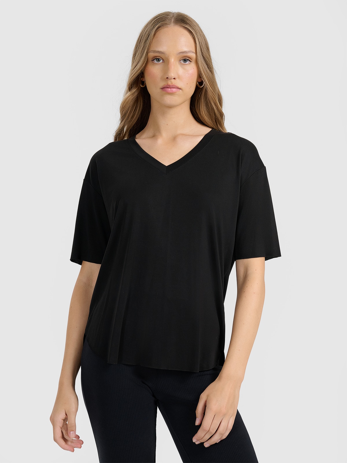 4F T-shirt oversize z modalem damski - czarny L