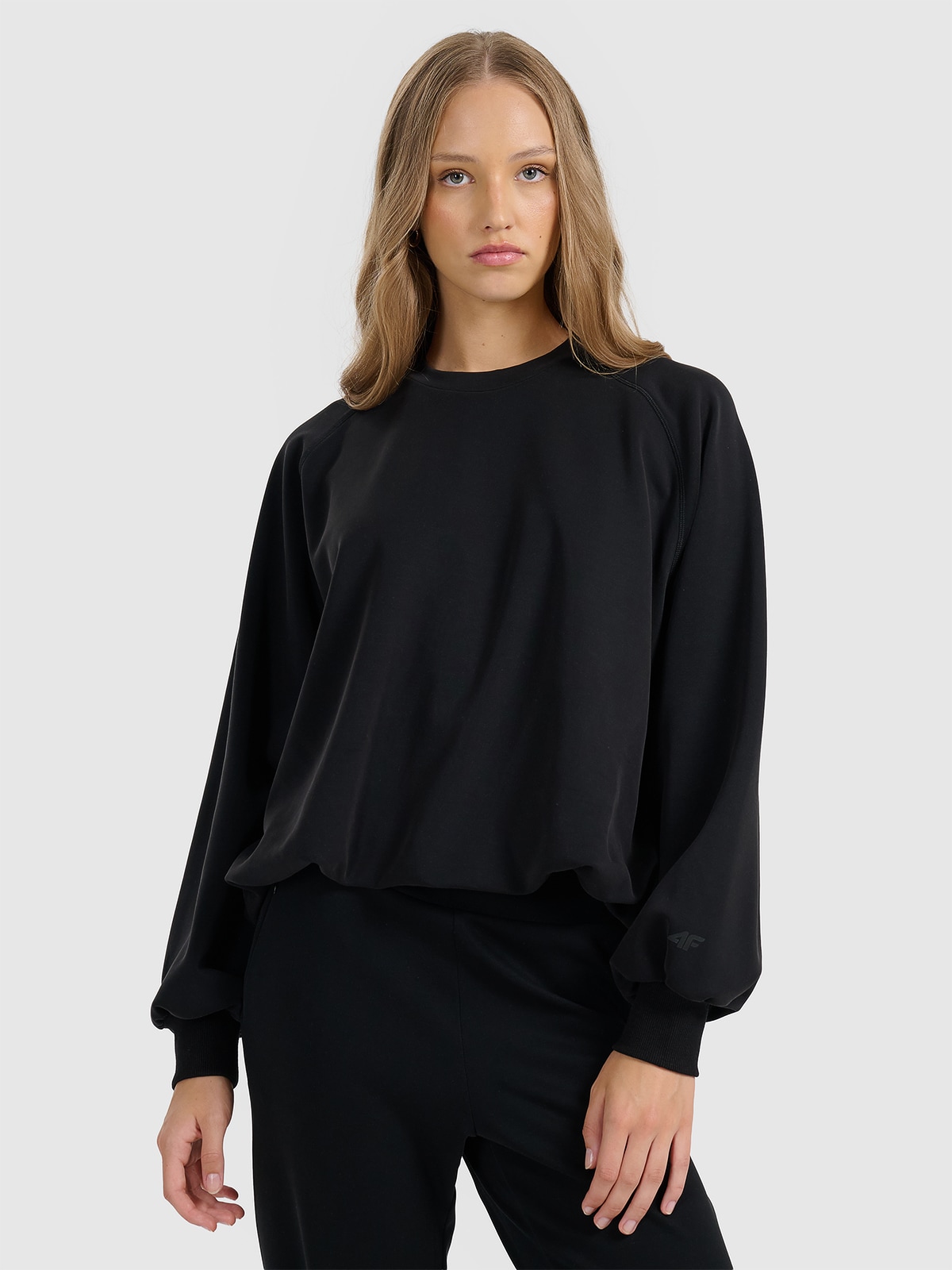 4F Bluza dresowa nierozpinana z modalem damska - czarna M