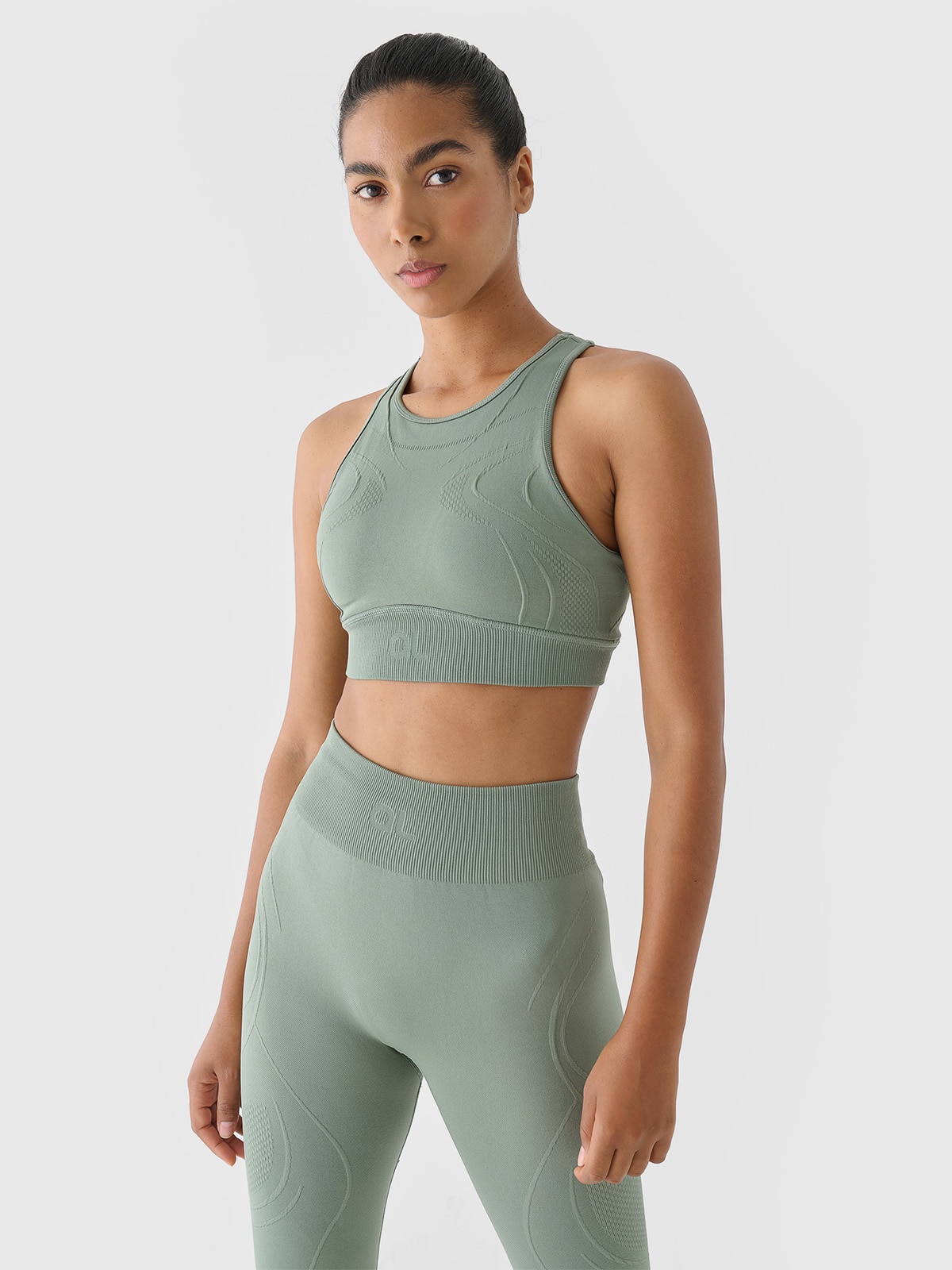 4F Biustonosz treningowy bezszwowy ze średnim wsparciem 4F x Anna Lewandowska - oliwkowy/khaki XXS/XS