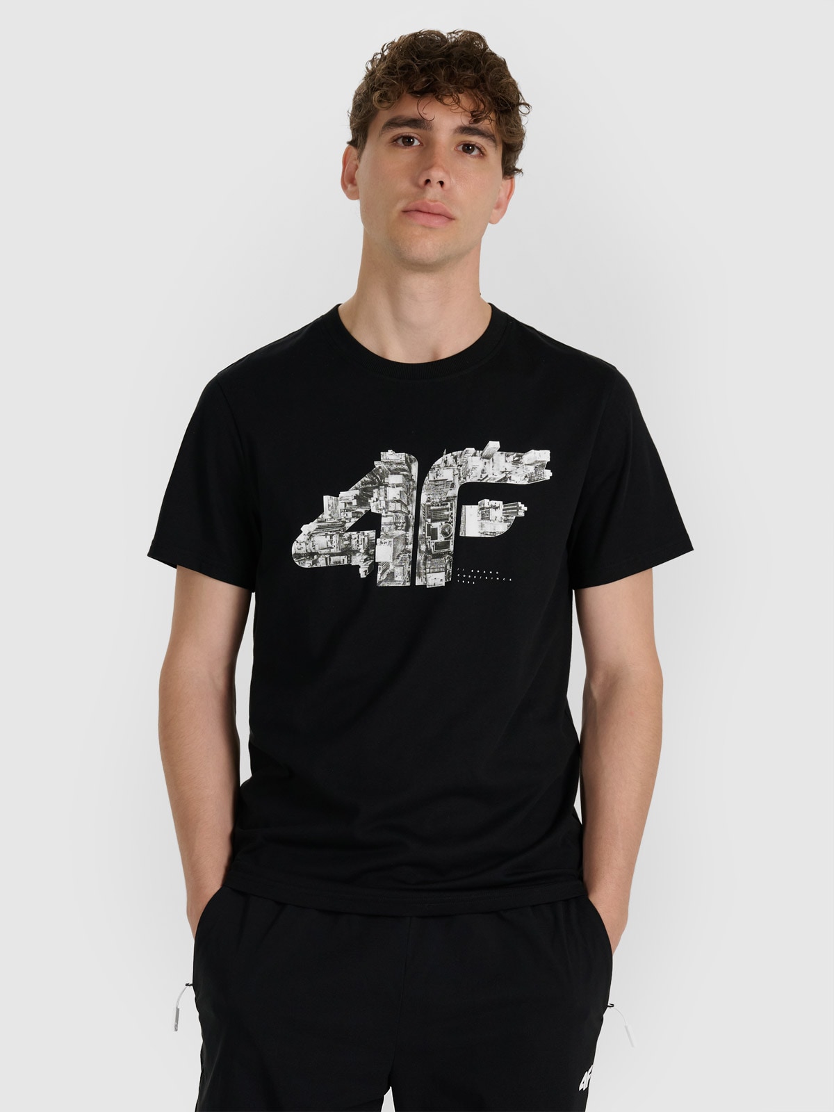 4F T-shirt regular z nadrukiem męski - czarny L