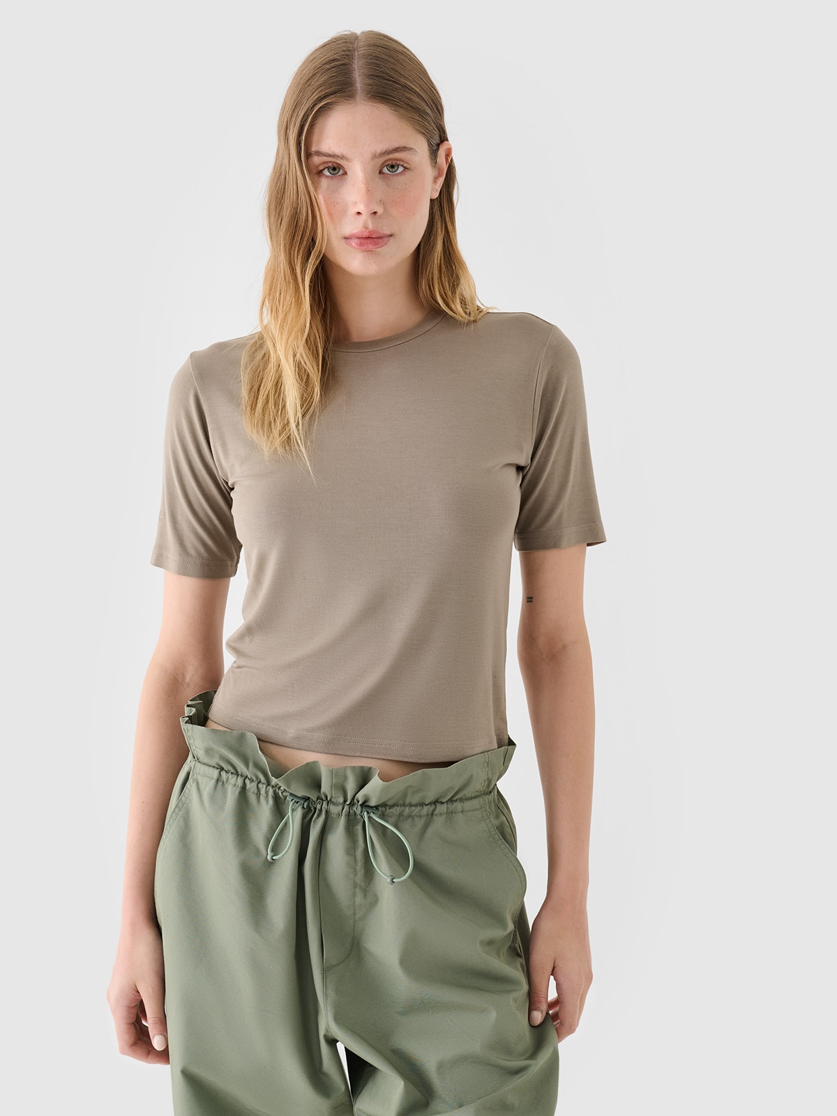 4F T-shirt slim gładki damski - brązowy M