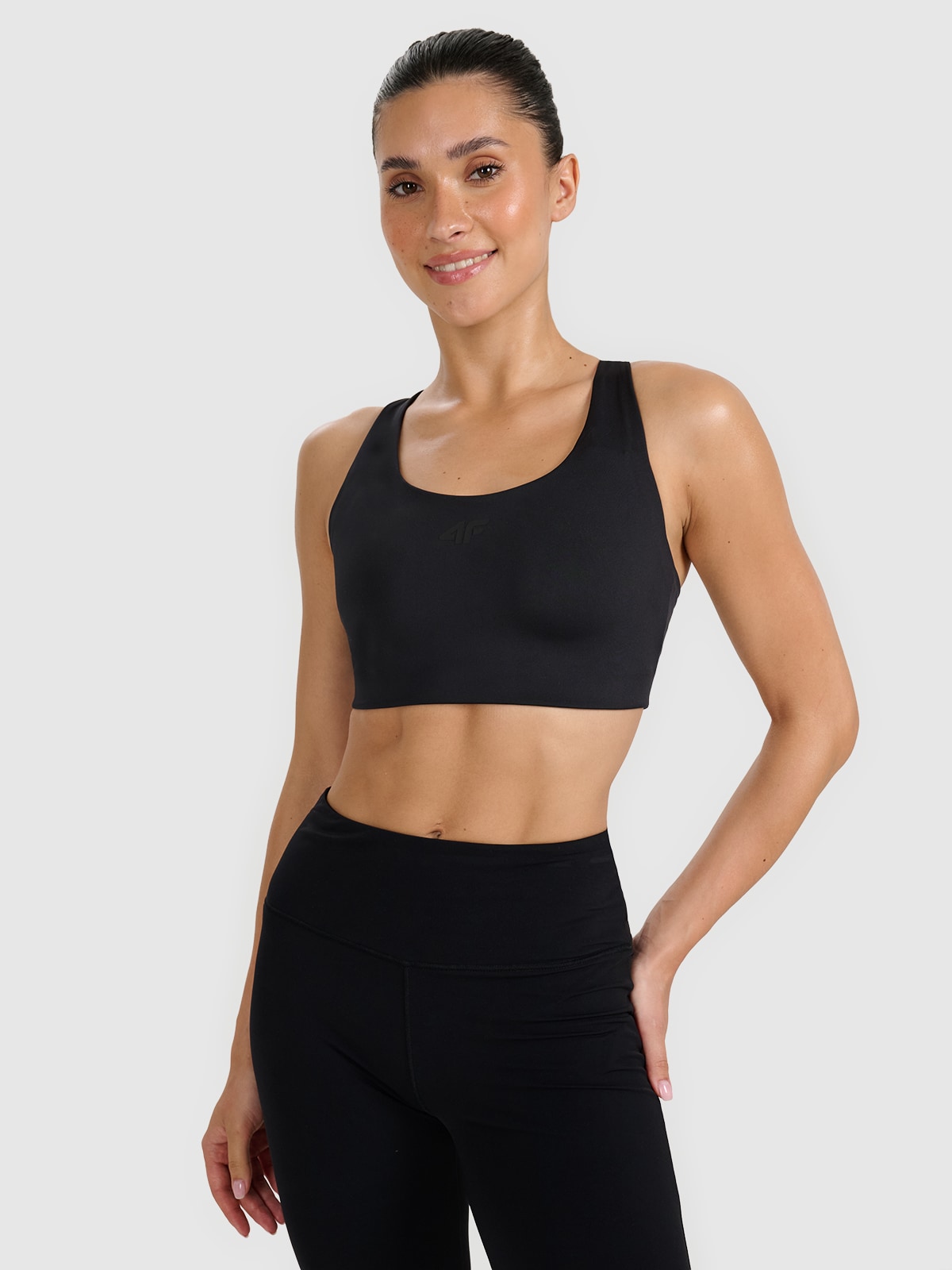 4F Biustonosz treningowy ze średnim wsparciem - czarny M