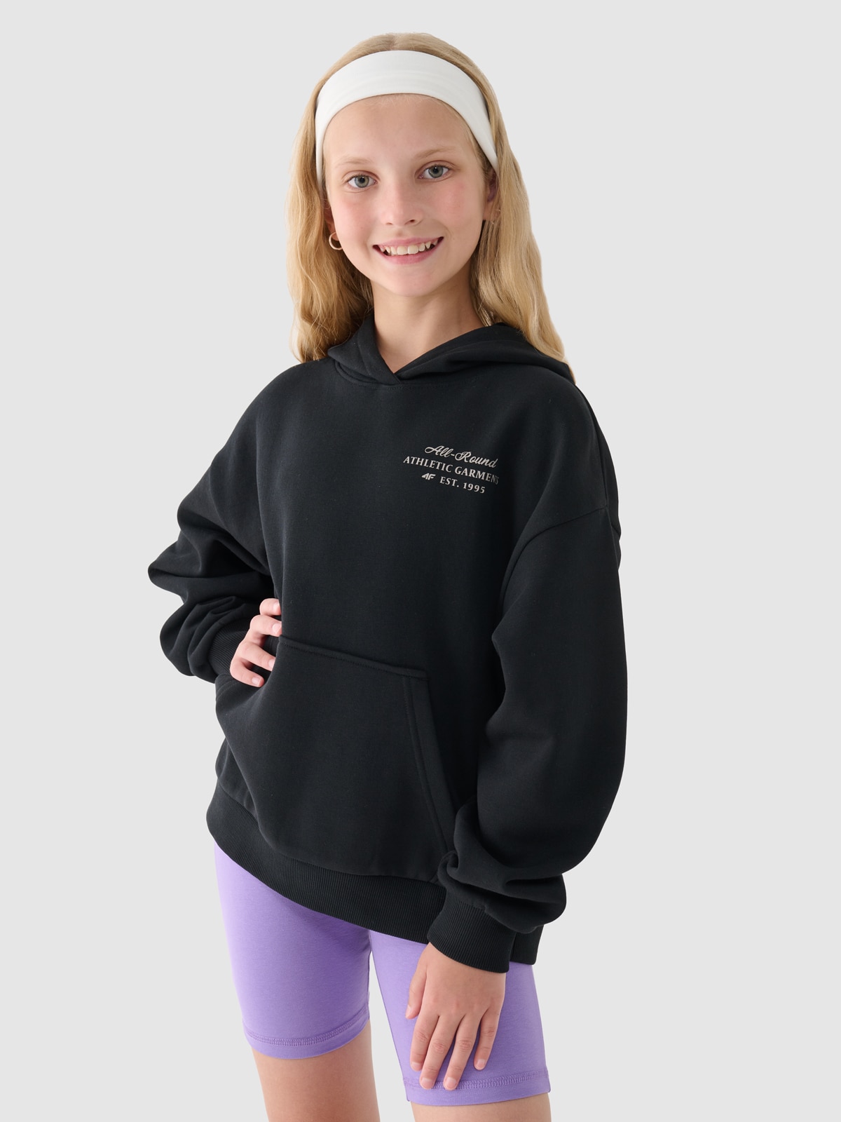 4F Bluza dresowa nierozpinana z kapturem dziewczęca - czarna 128 (7-8 lat)