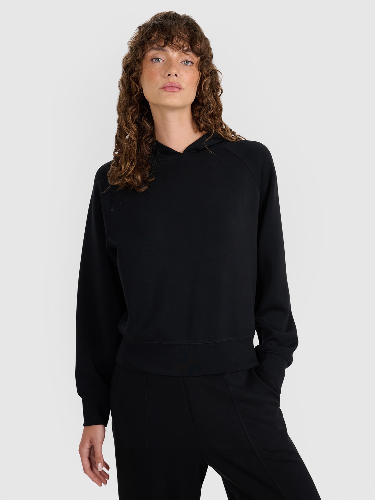 4F Bluza dresowa nierozpinana z modalem damska - czarna XL