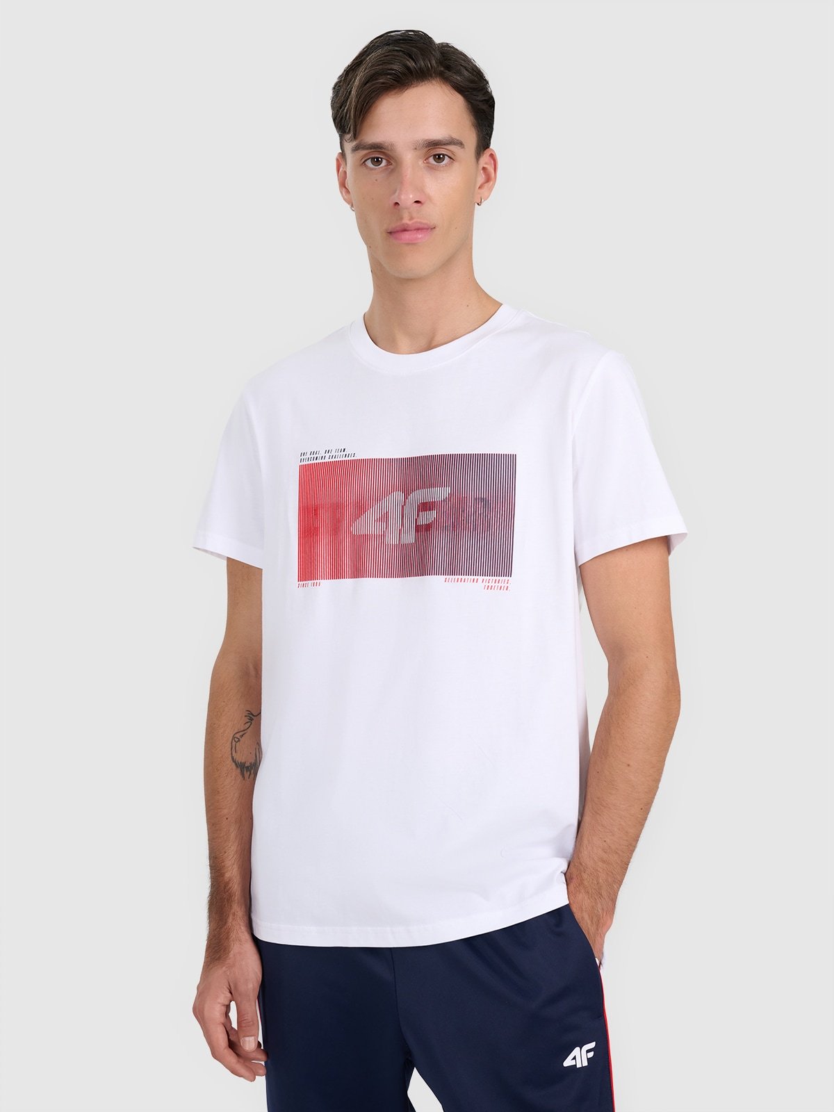 4F T-shirt regular z nadrukiem męski - biały S