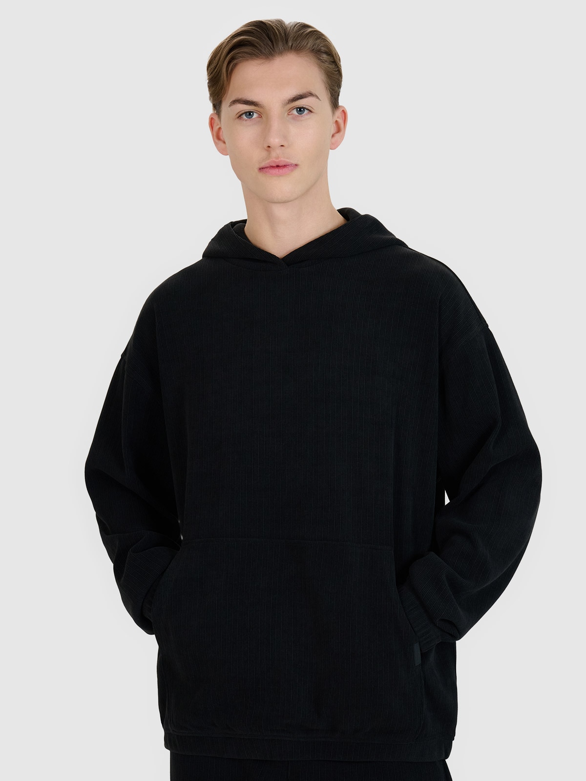 4F Bluza dresowa nierozpinana z kapturem męska - czarna M