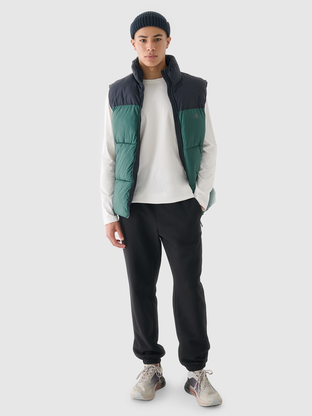 4F Spodnie dresowe joggery męskie - czarne XL