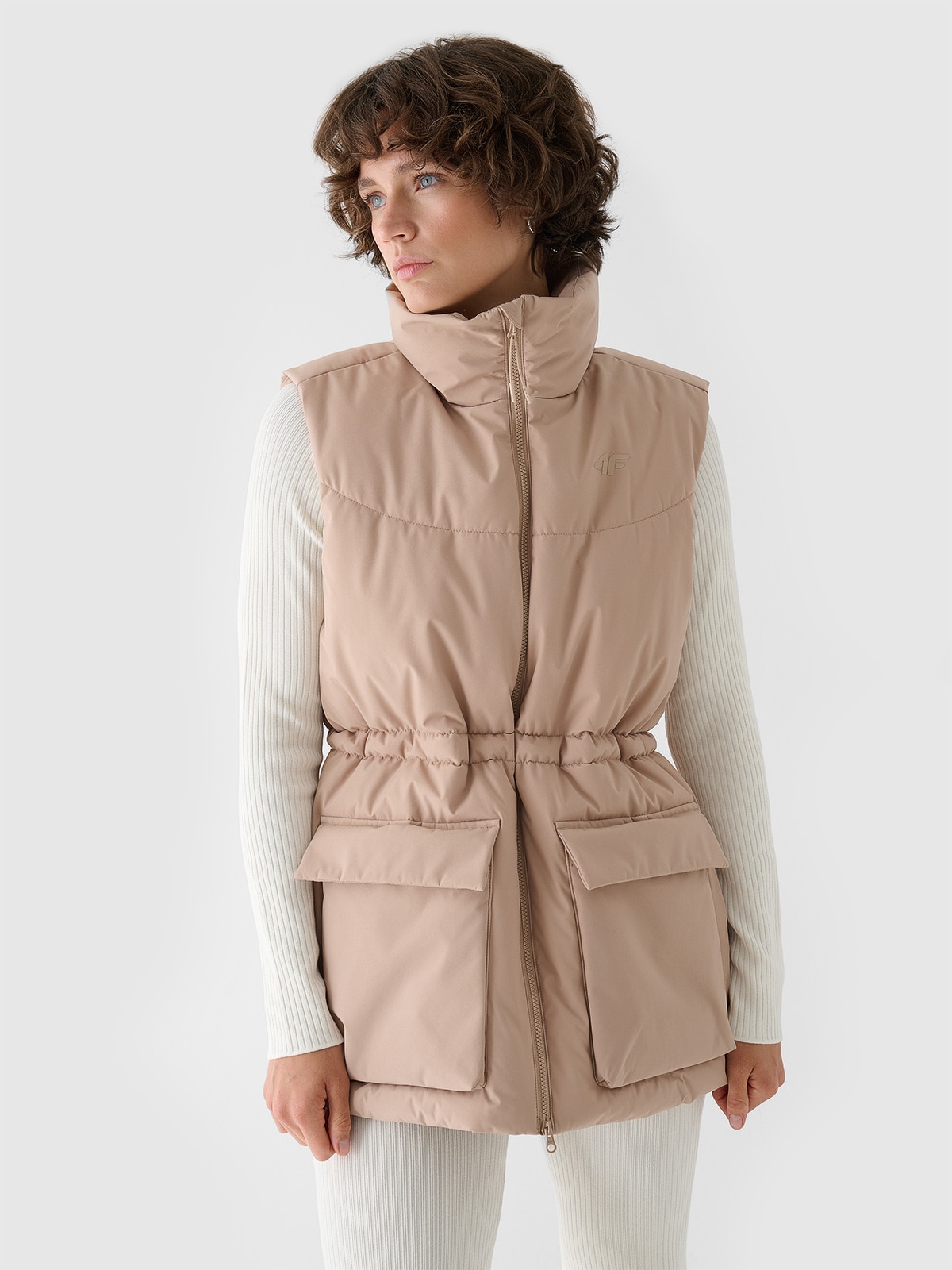 4F Bezrękawnik puchowy z wypełnieniem syntetycznym damski - beżowy S