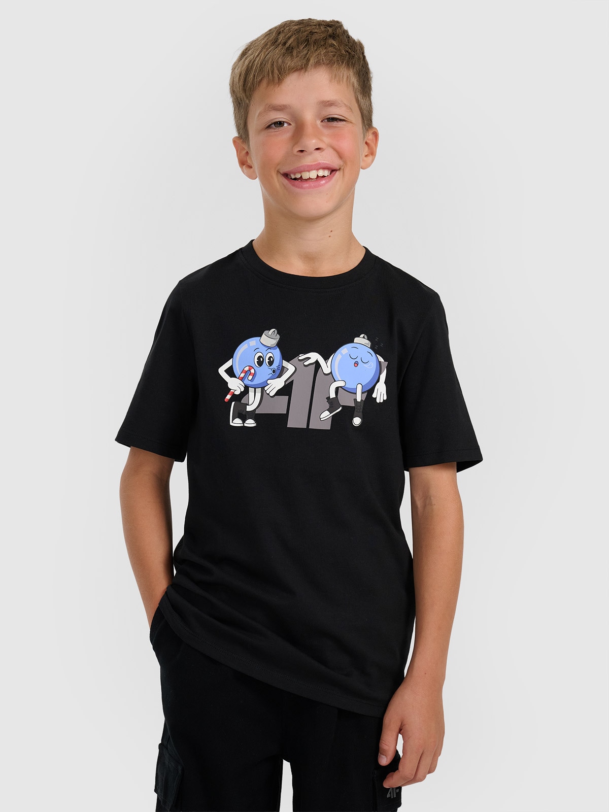 4F T-shirt regular z nadrukiem świątecznym chłopięcy - czarny 134 (8-9 lat)
